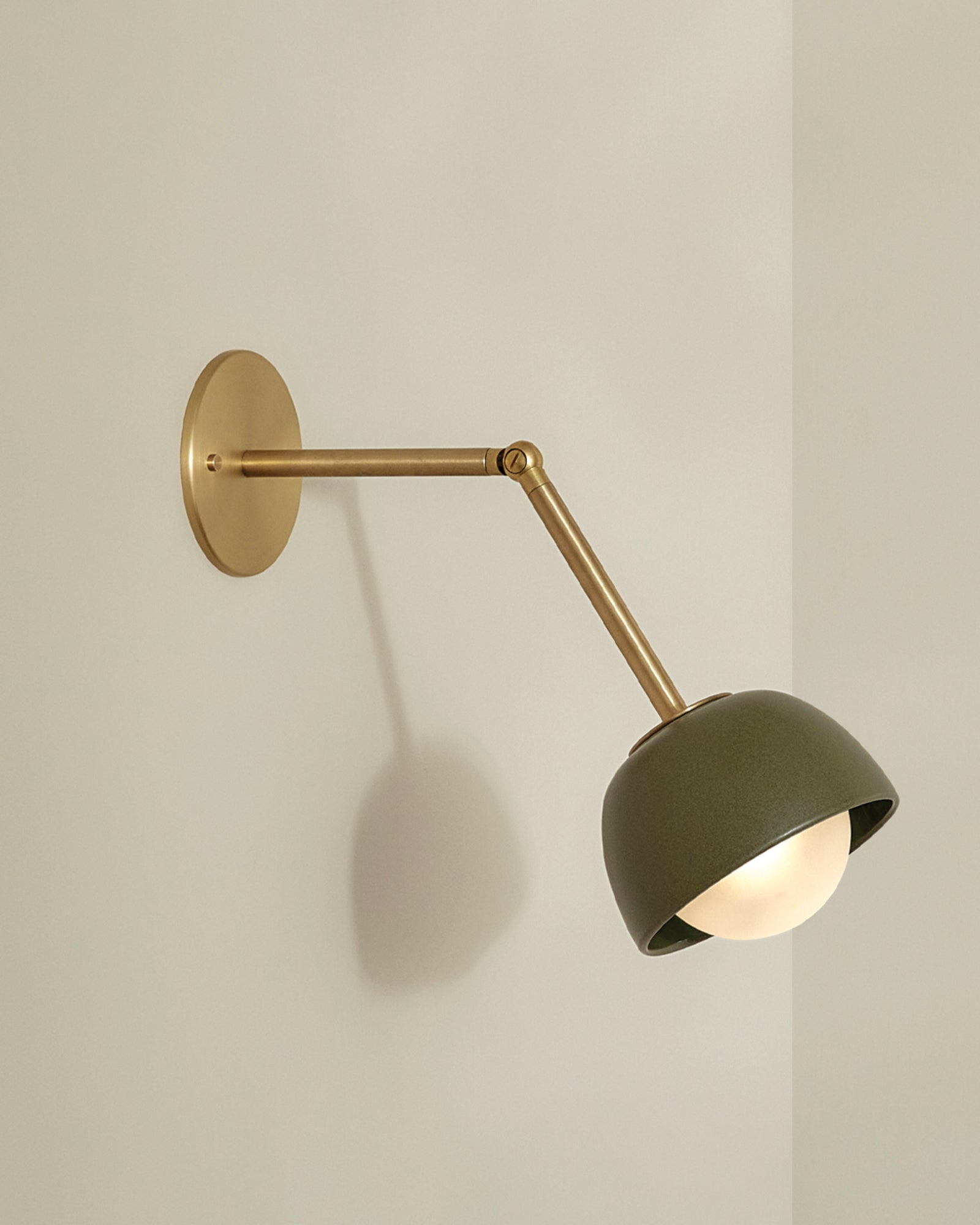 Terra 0 Long Arm Wall Light