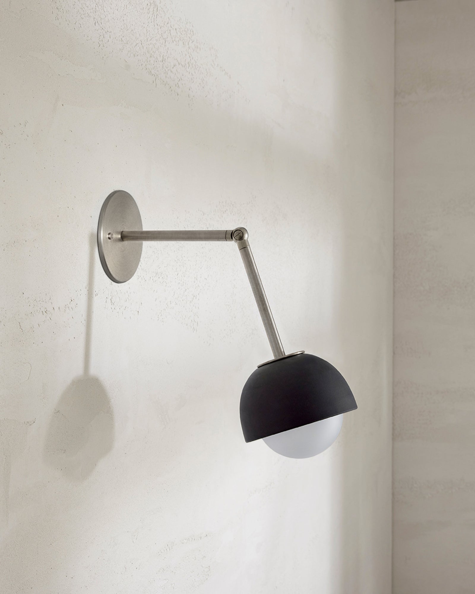 Terra 0 Long Arm Wall Light