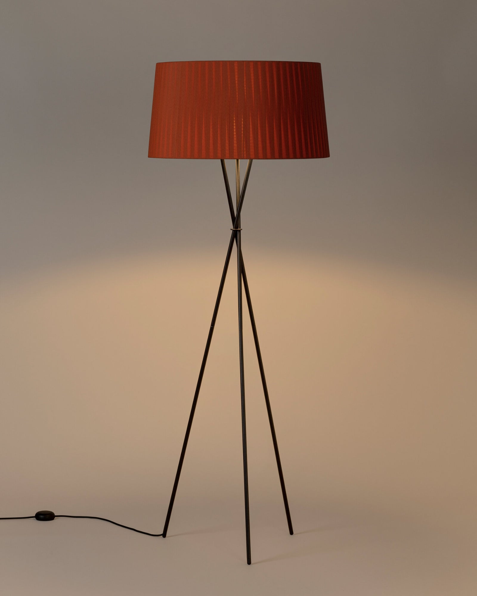Trípode Floor Lamp
