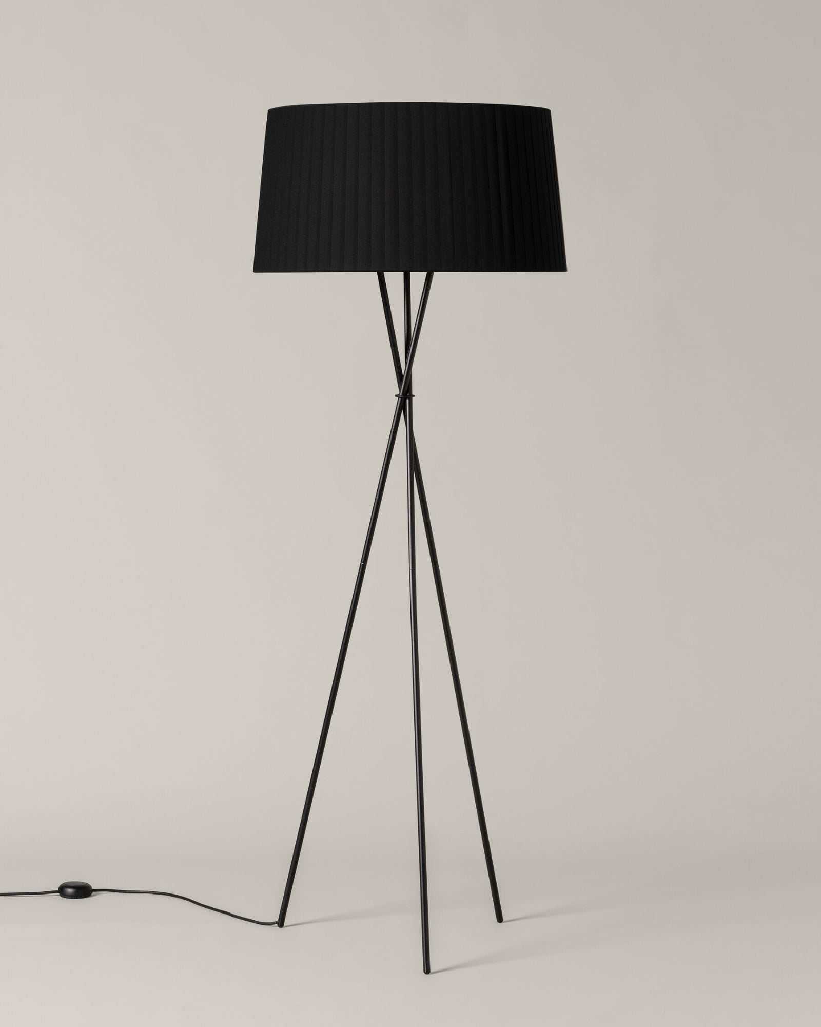 Trípode Floor Lamp