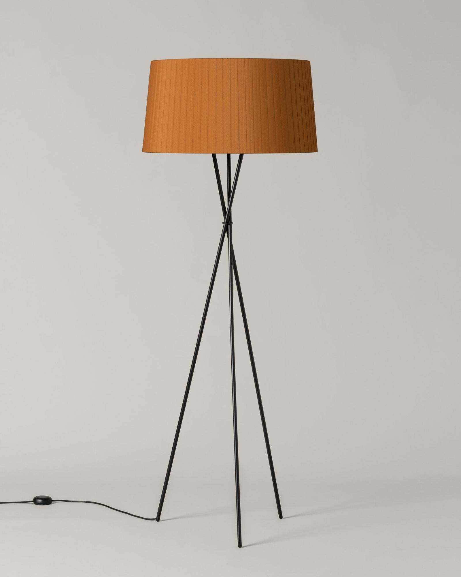 Trípode Floor Lamp