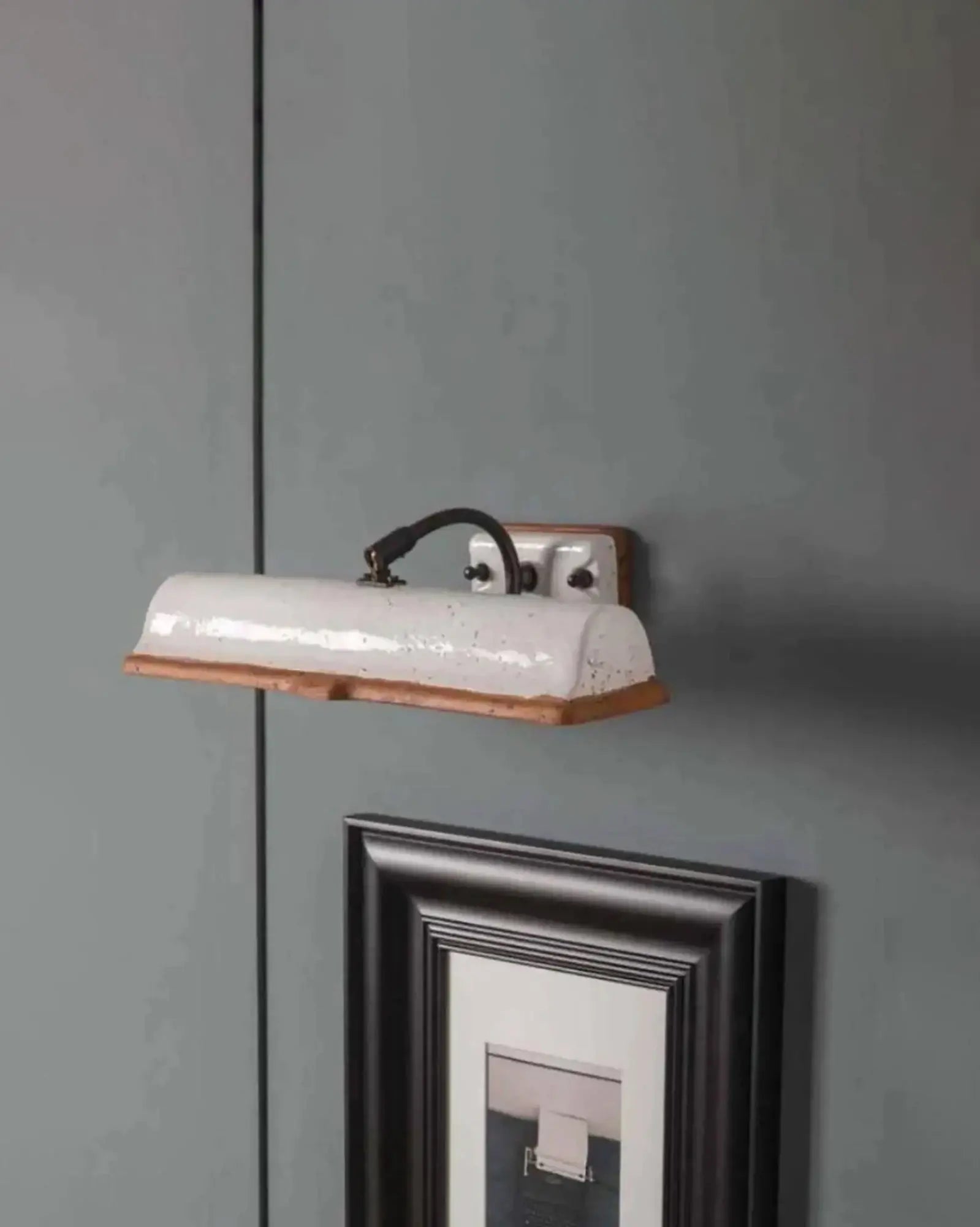 1170 Wall light on a frame