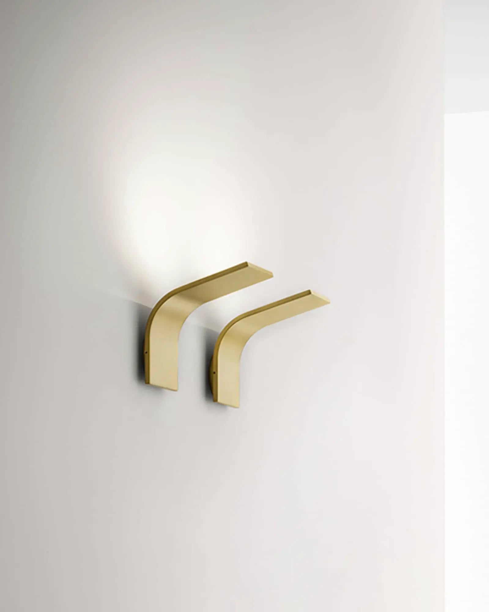 App wall light contemporary minimal brass cluster