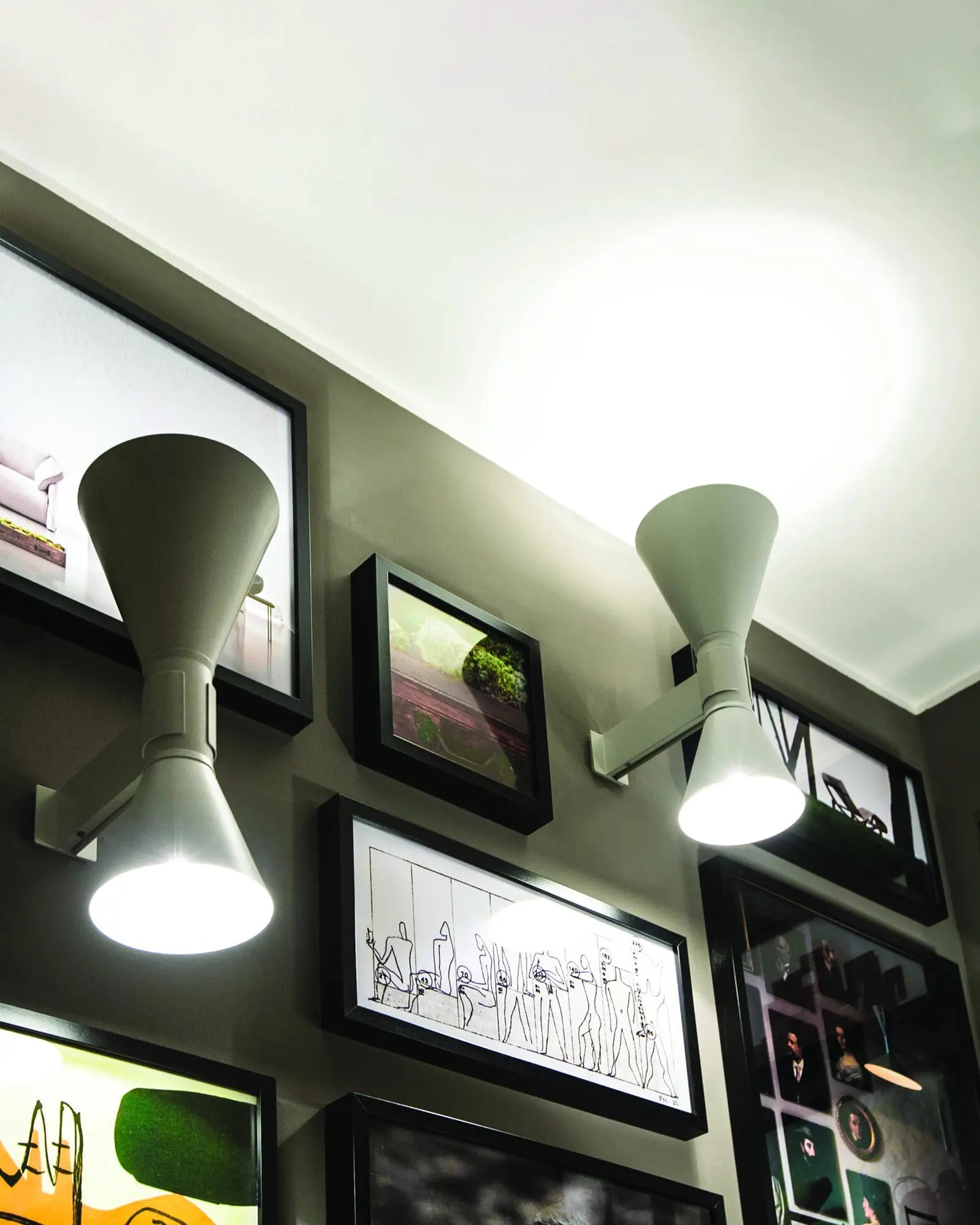 Applique de Marseille iconic wall light grey