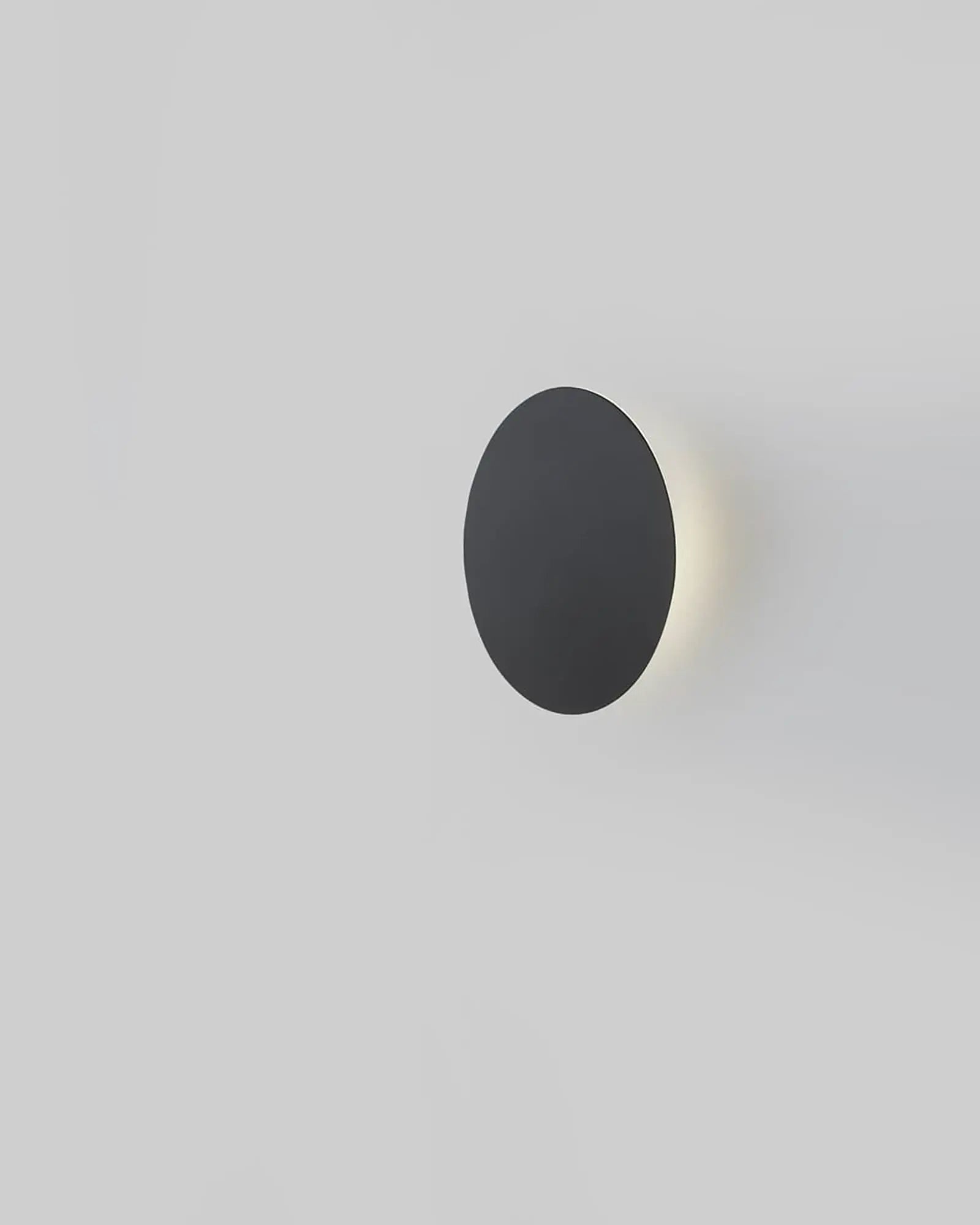 Bot minimalistic circle wall light black