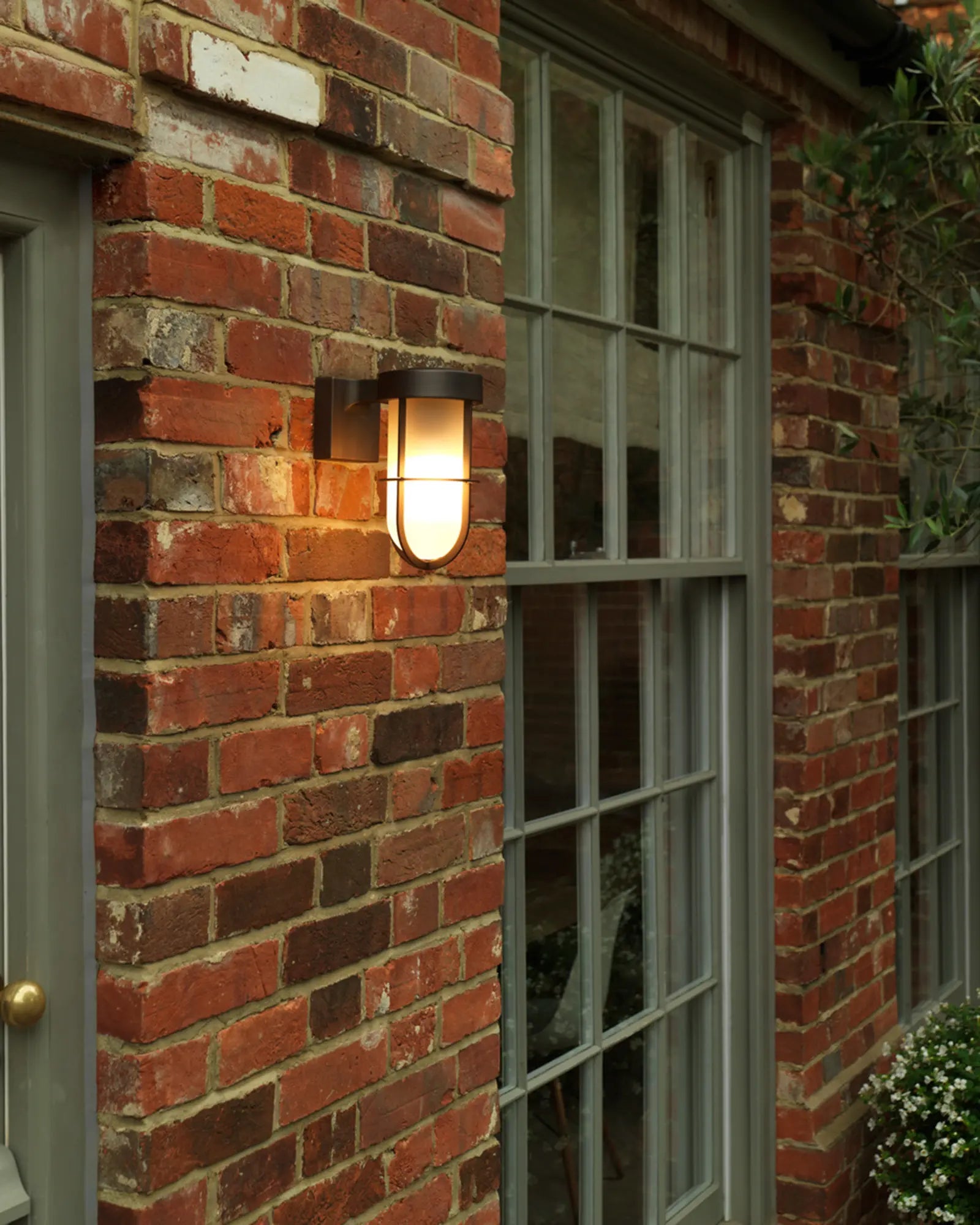 Cabin wall light