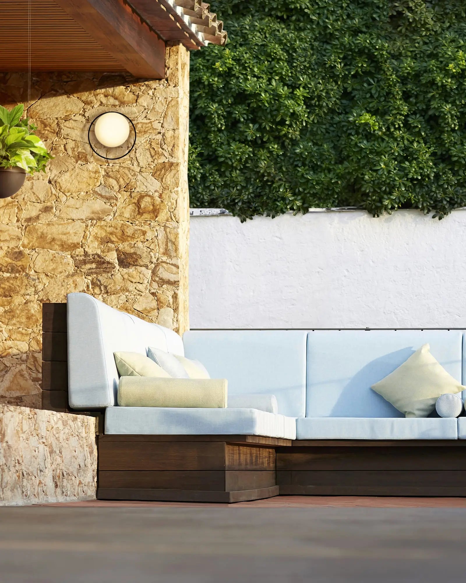 Circ 3722 outdoor orb and ring wall light