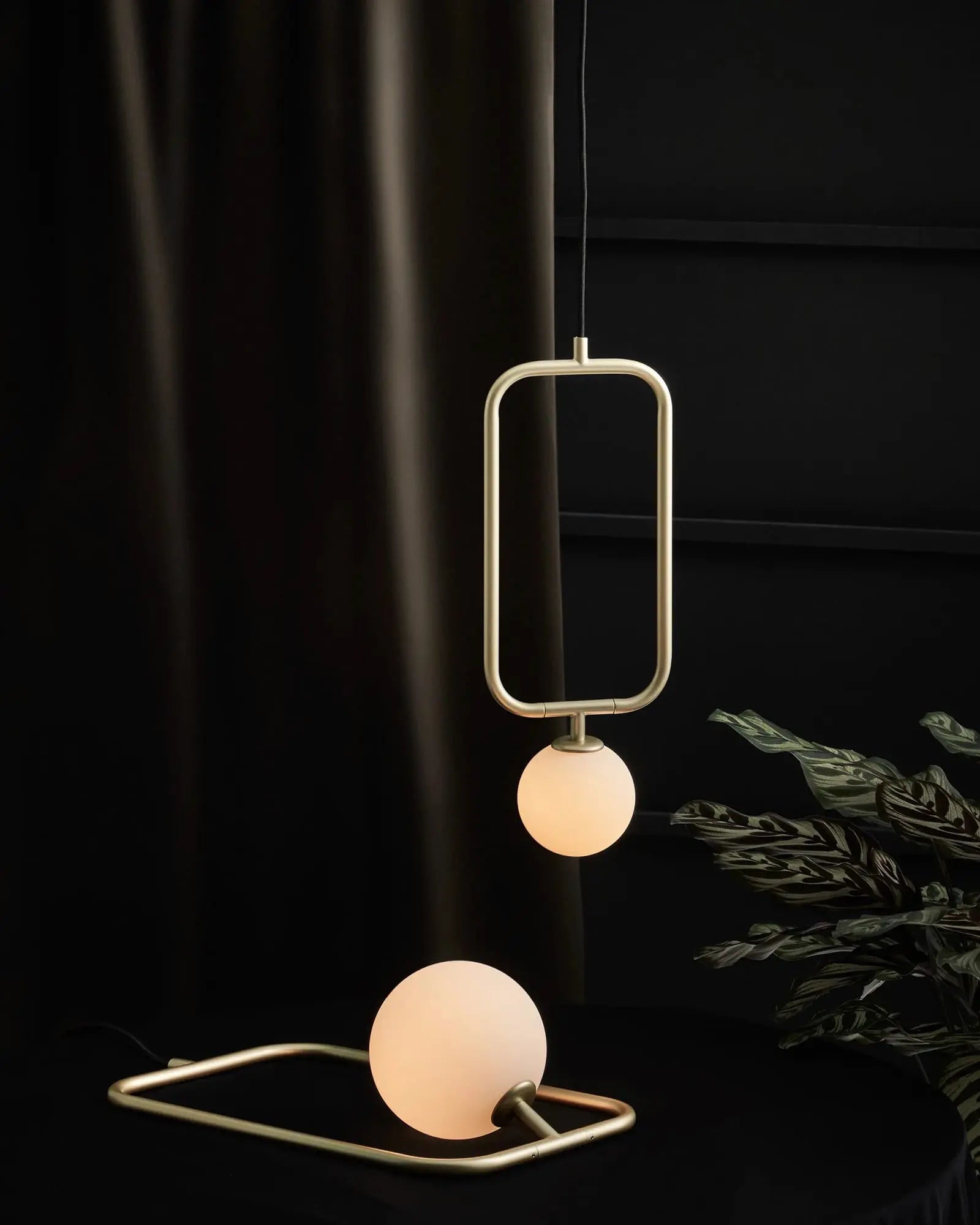 Sircle blown glass pendant light