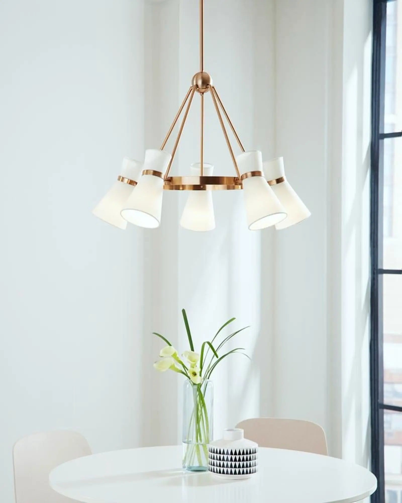 Clark Pendant light above a round table