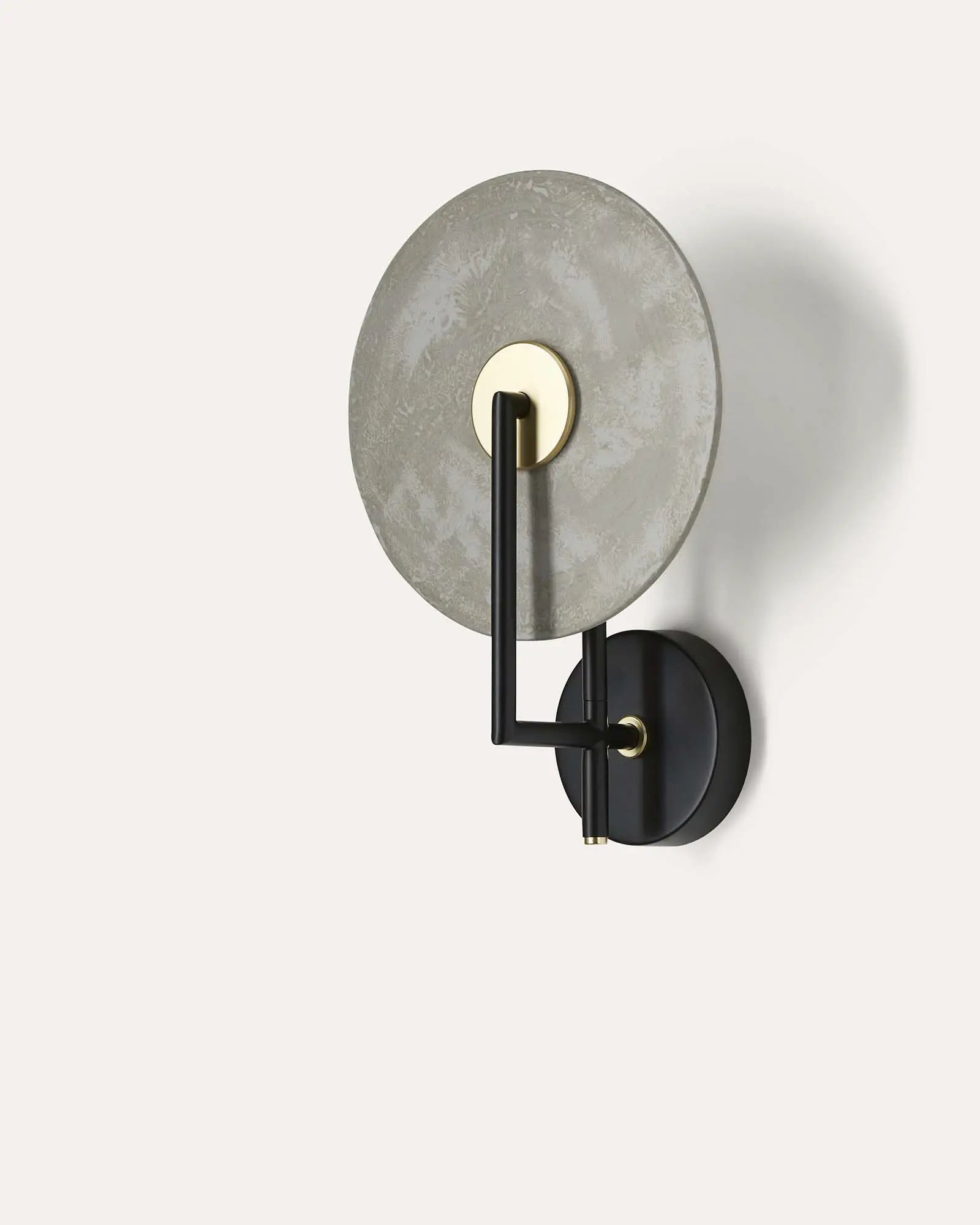 Erto Wall light minimalistic disc shade