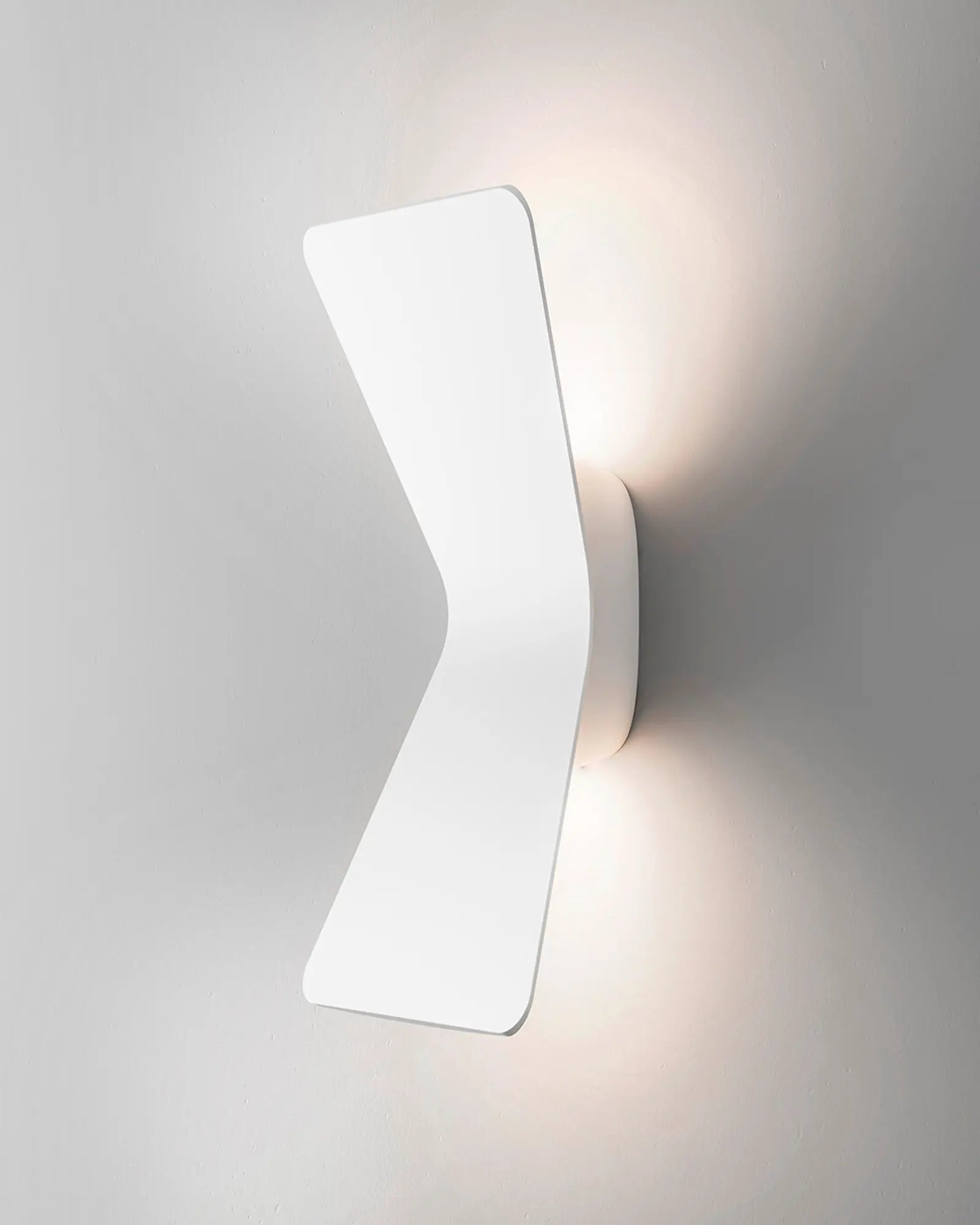 Flex wall light