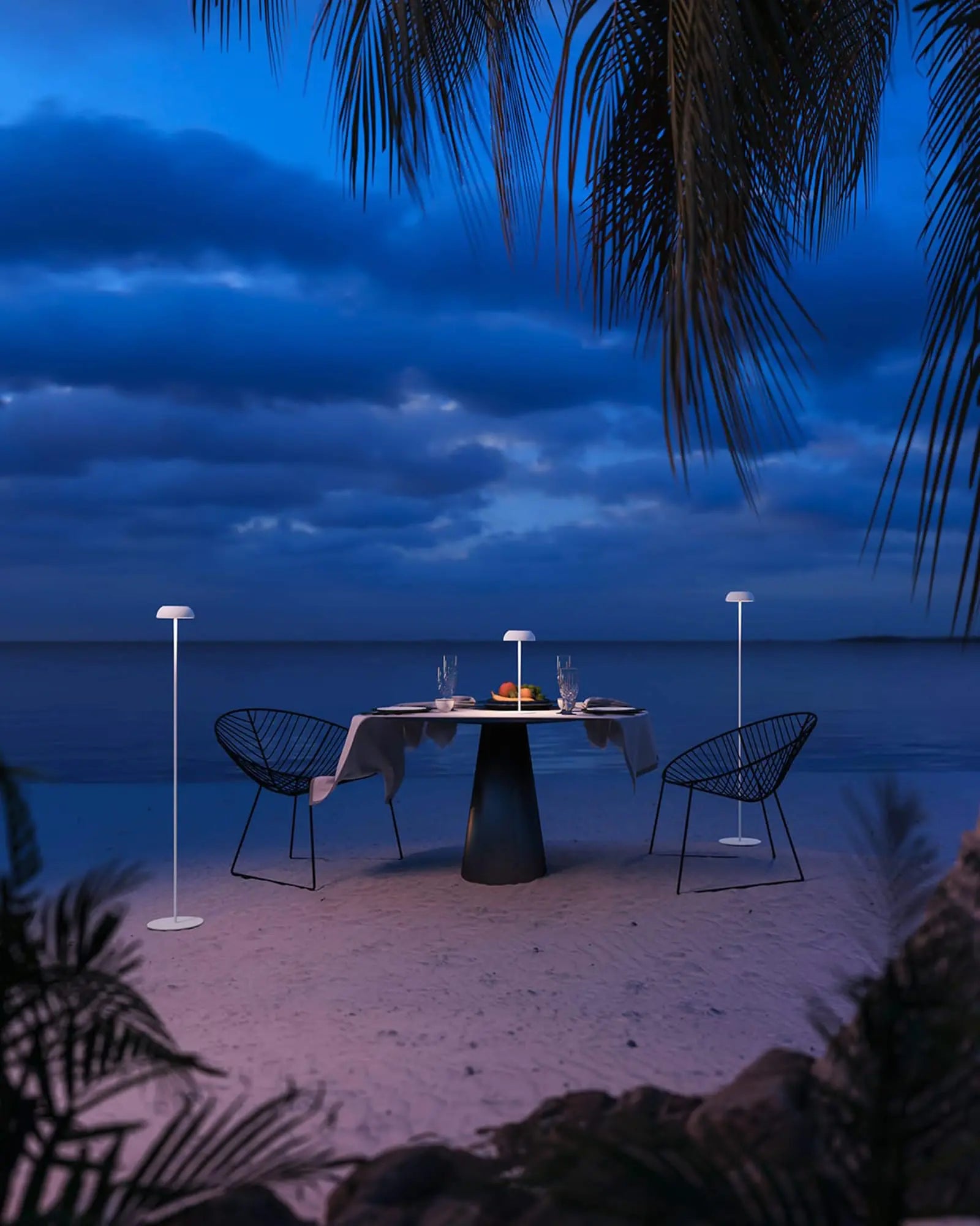 Float outdoor and indoor rechargeable floor lamp restaurant on the beach