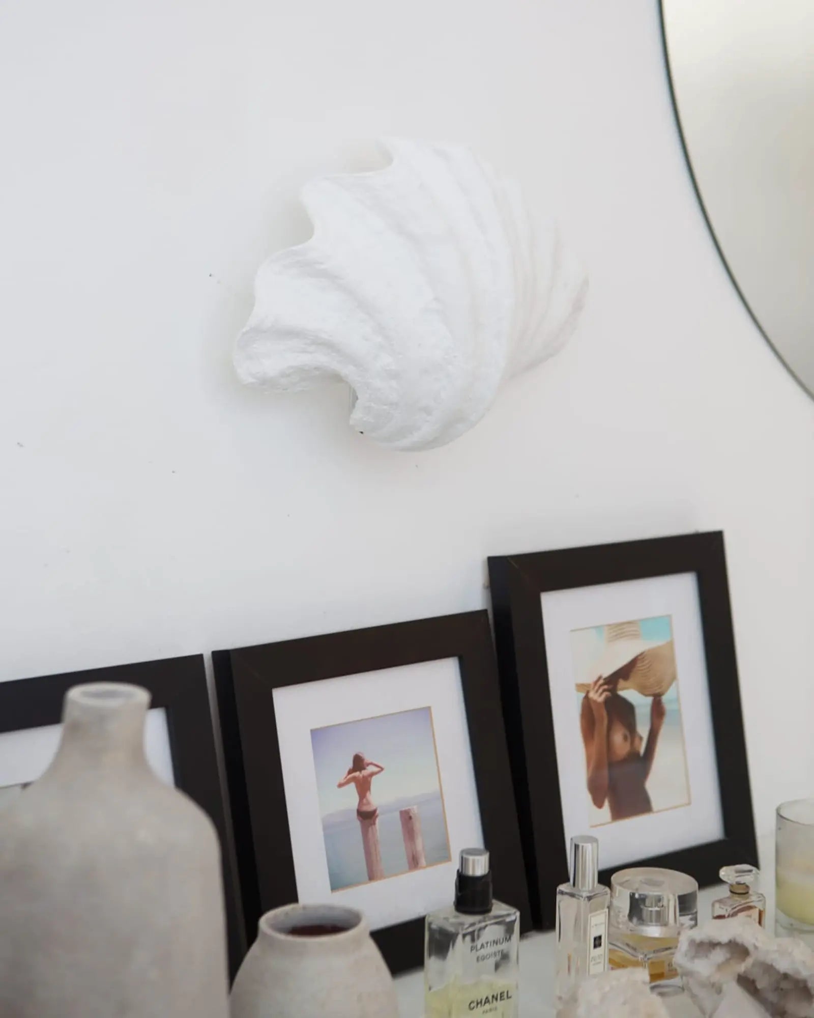 Fluted shell wall light