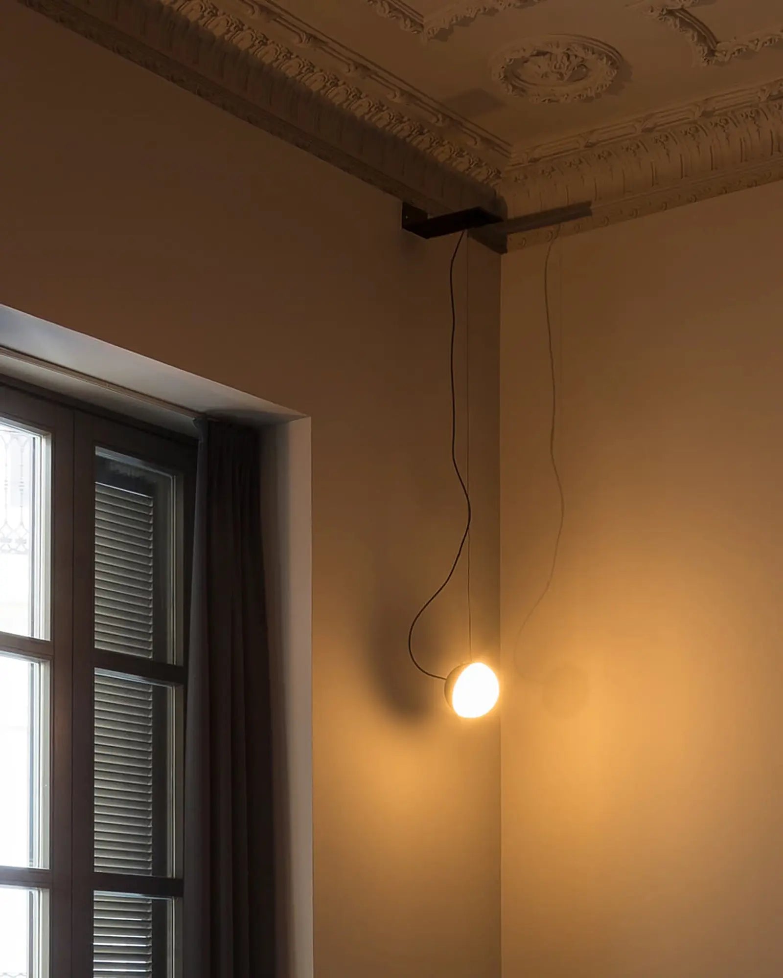 Half pendant light