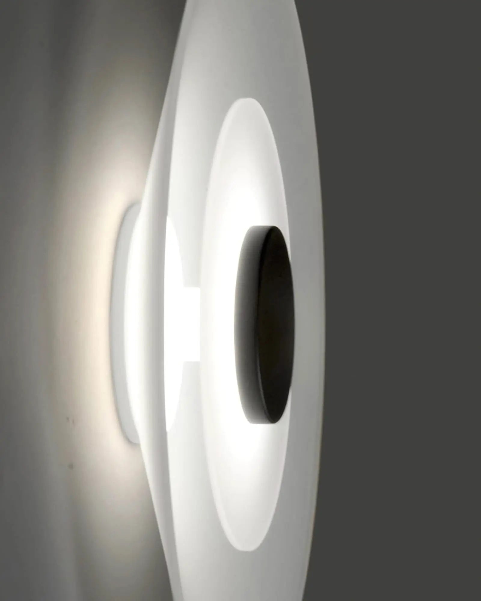 Halos disc minimal wall light