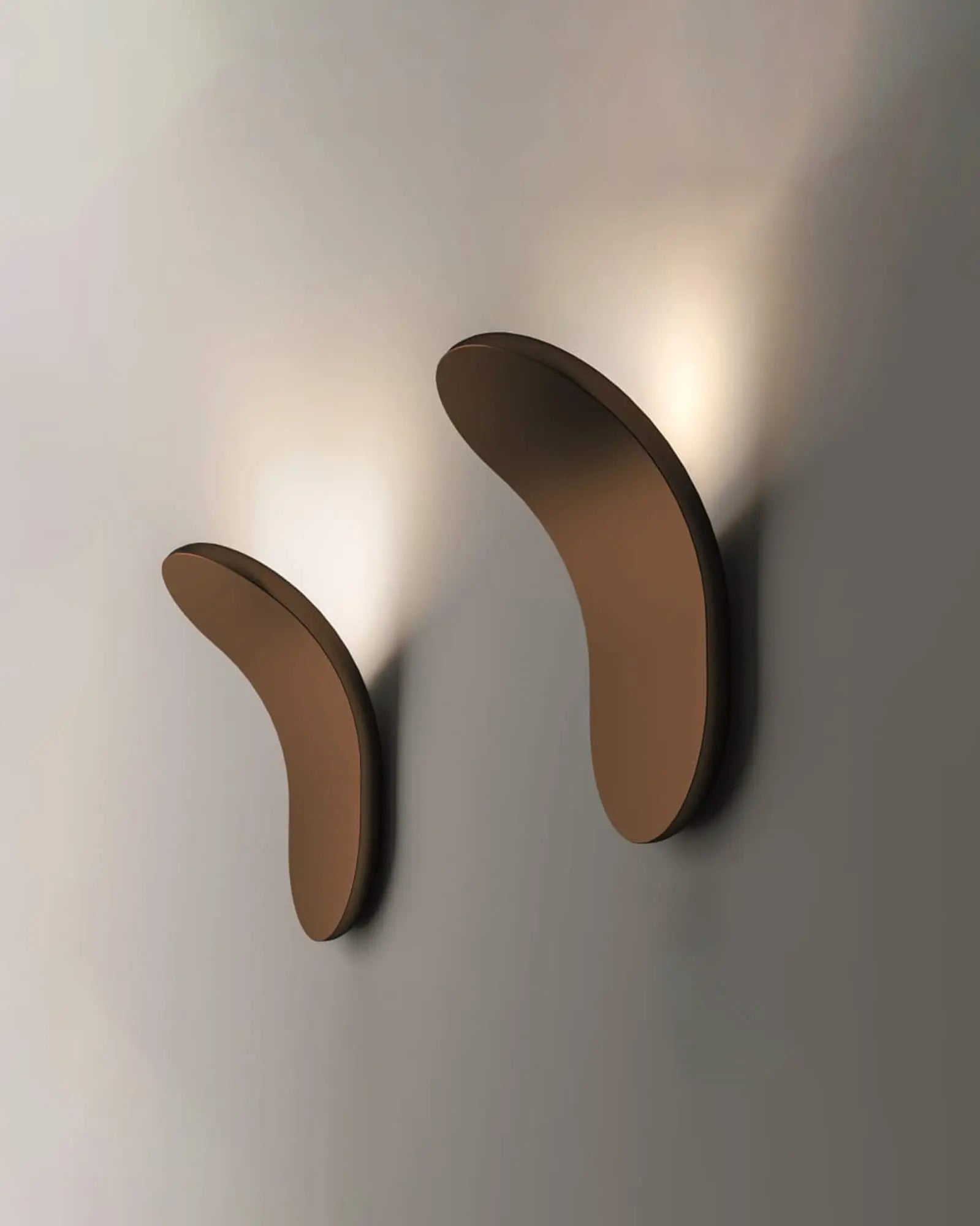 Lik minimalistic curved wall light
