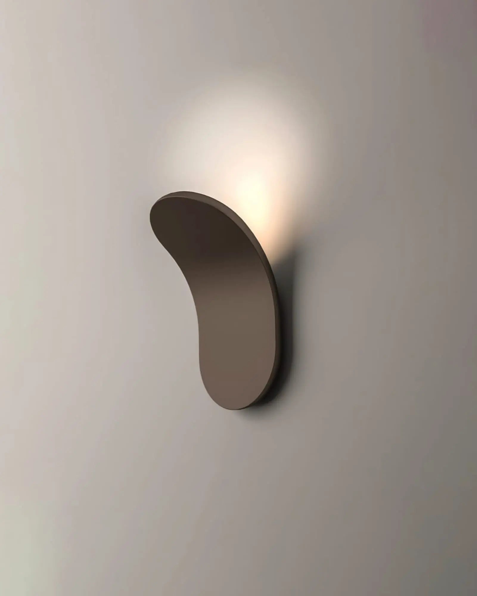 Lik minimalistic curved wall light