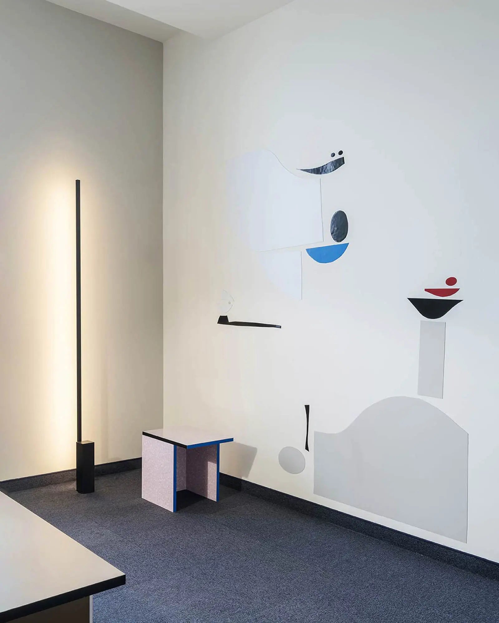 Linescapes modern LED floor lamp in black in a studio