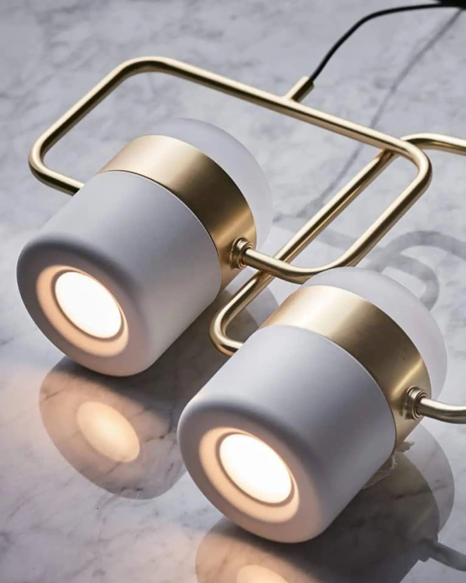 lind pendant light detail