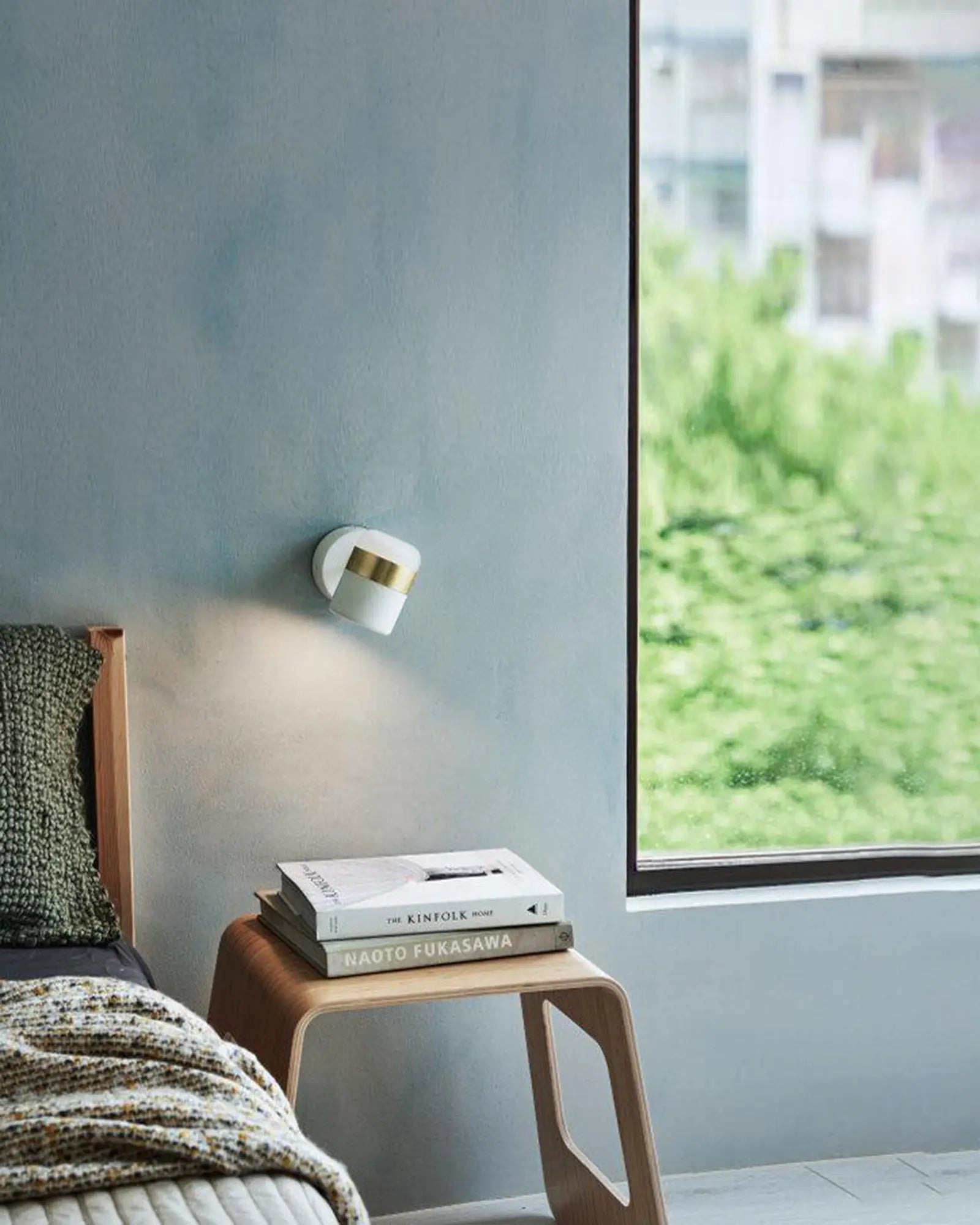 Ling wall light bedside