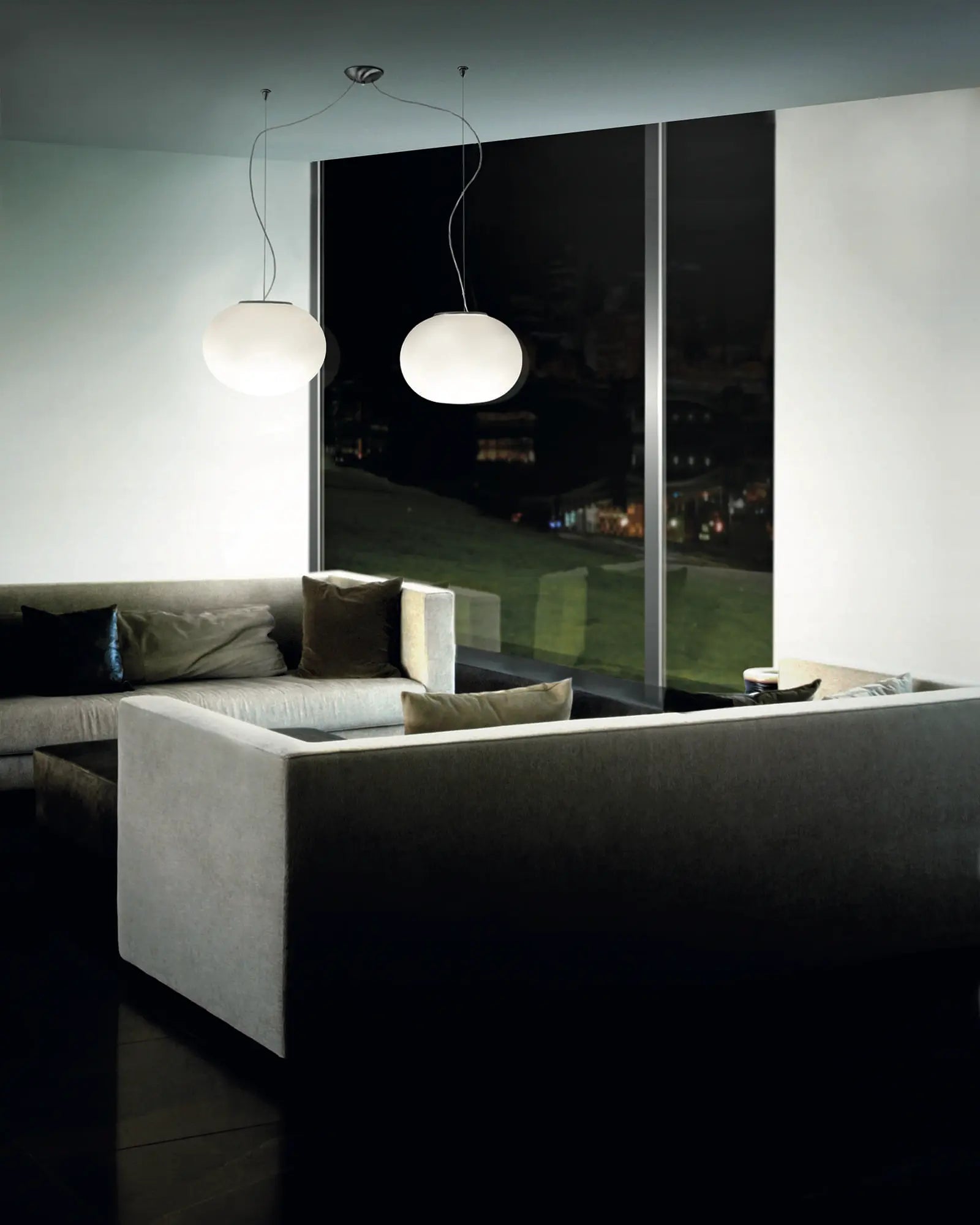 Lucciola Blown glass Venetian Pendant Orb light above a coffee table