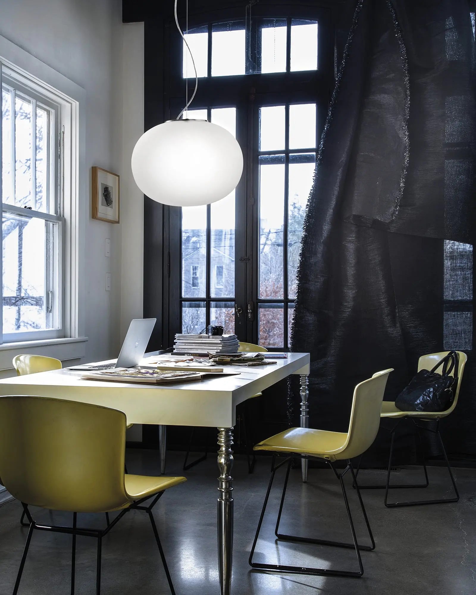 Lucciola Blown glass Venetian Pendant Orb light above a table