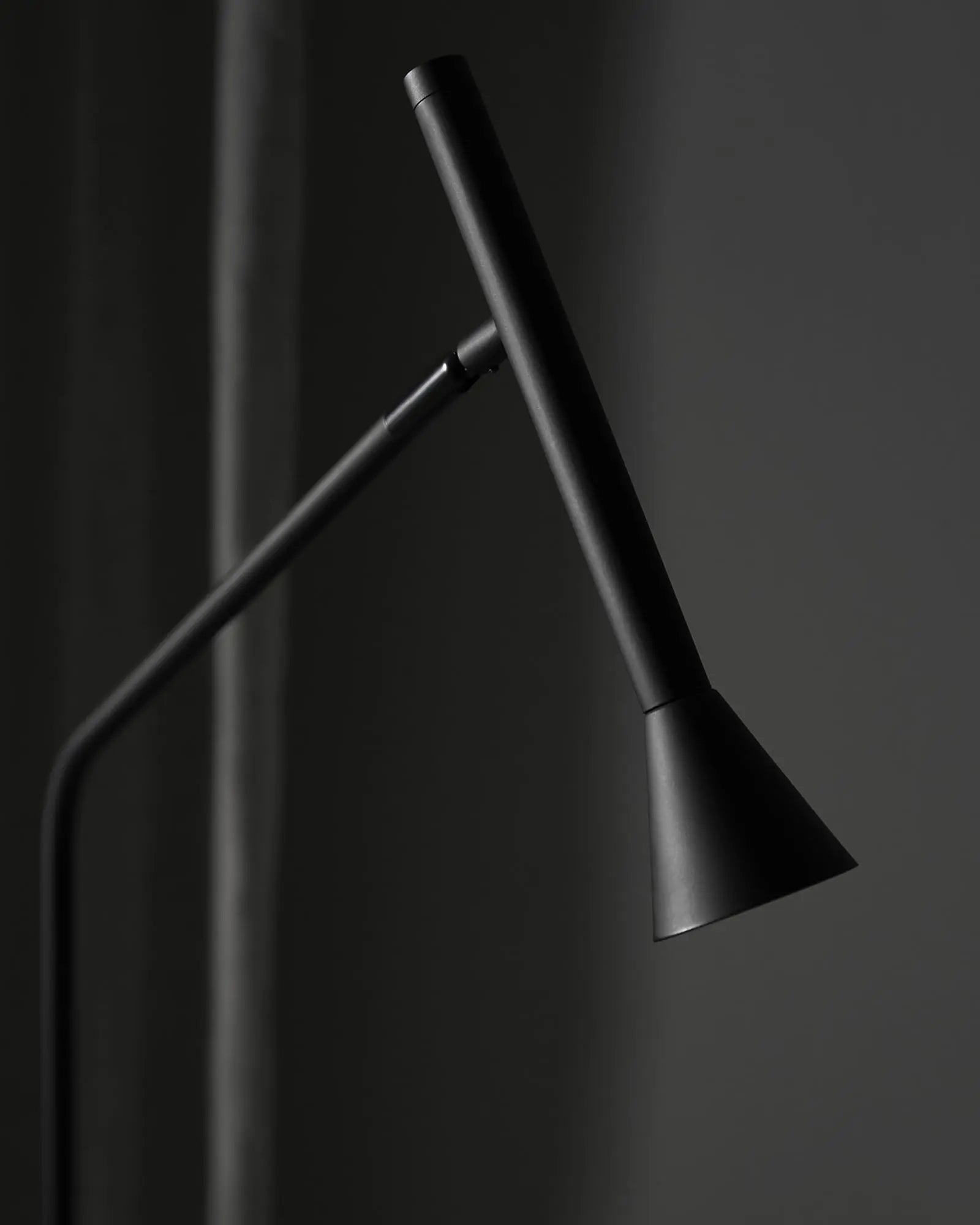 Lyb Reading spot floor lamp detail