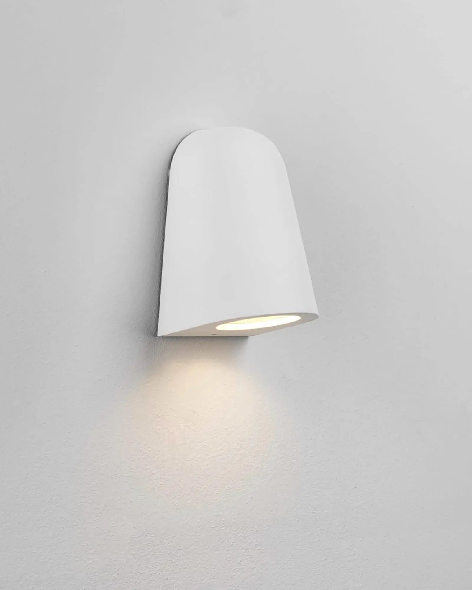 Mast minimal outdoor wall light white