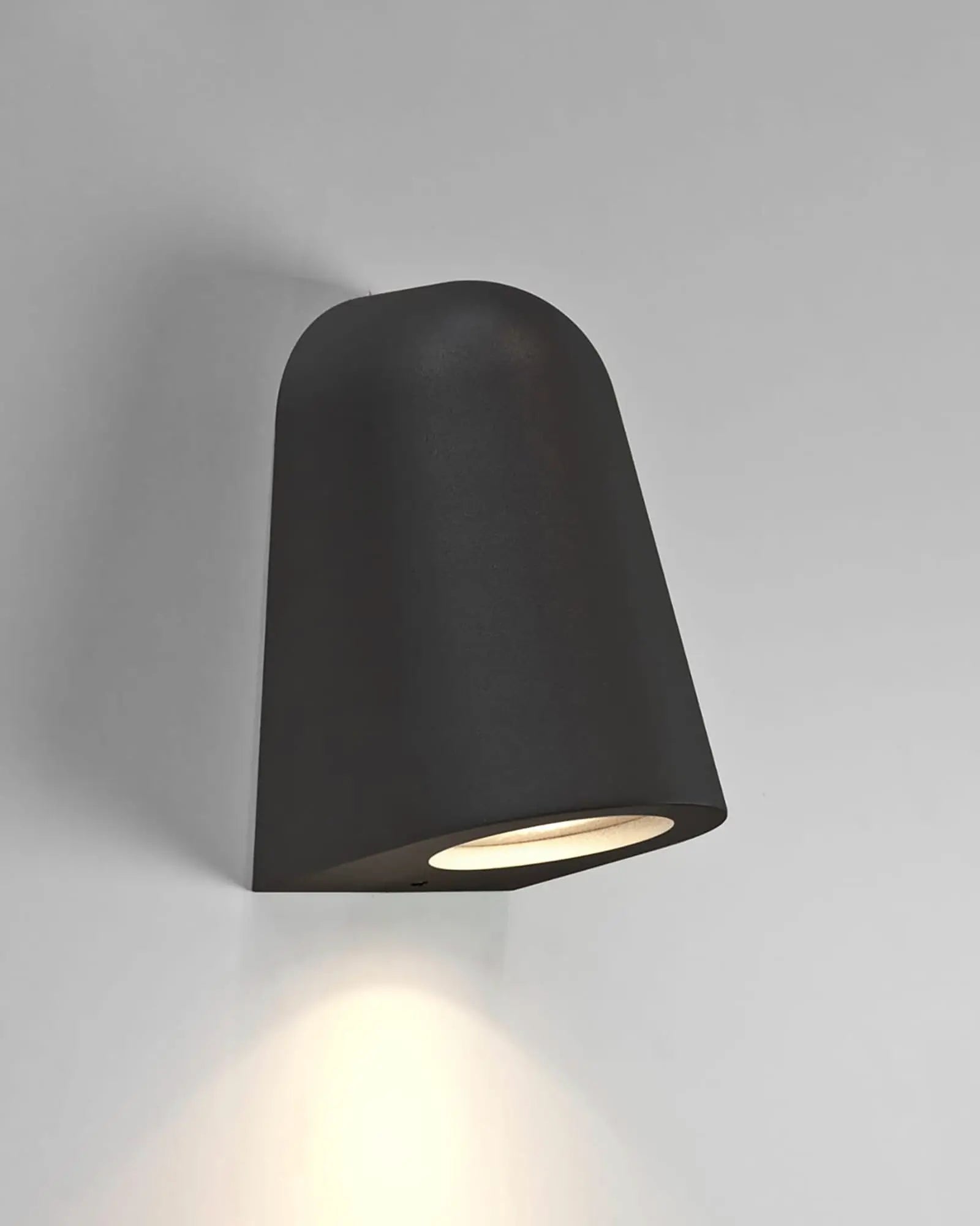 Mast minimal outdoor wall light black