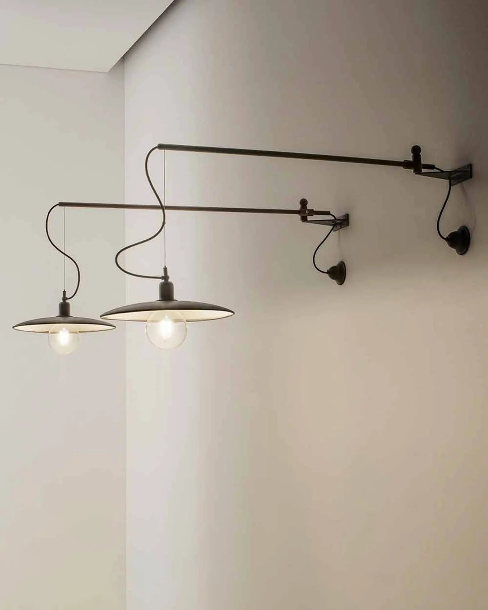 Meridiana long arm wall light
