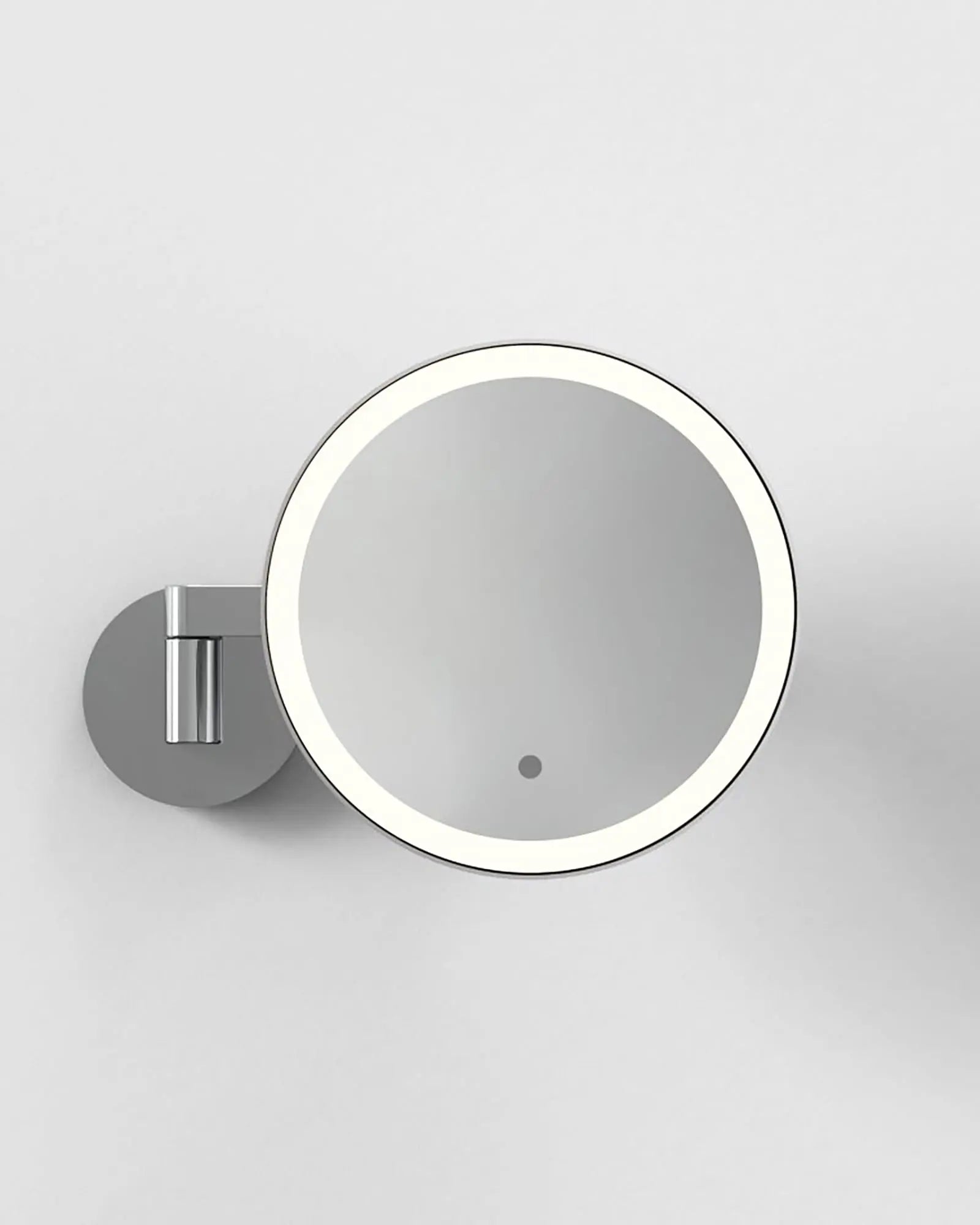 Nagoya magnifyng mirror with makeup light polished chrome