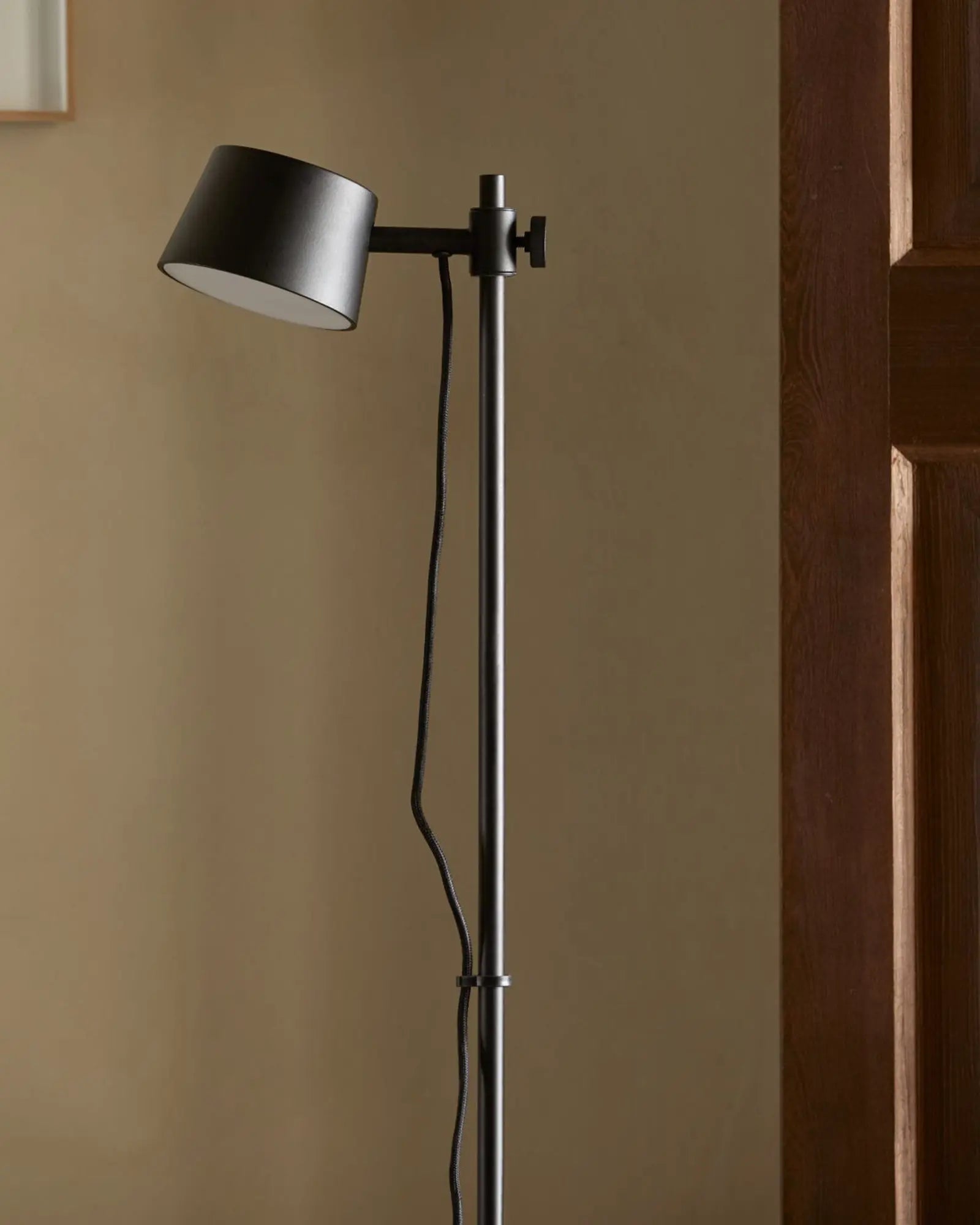 Nera Floor Lamp contemporary adjustable head all black detail