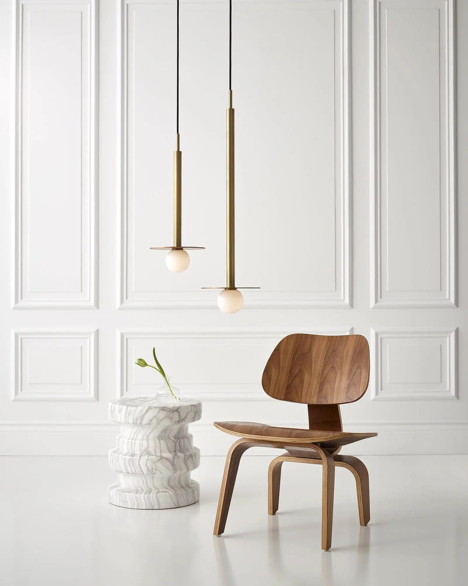 Nodes Pendant Light cluster above a coffe table in a lounge area
