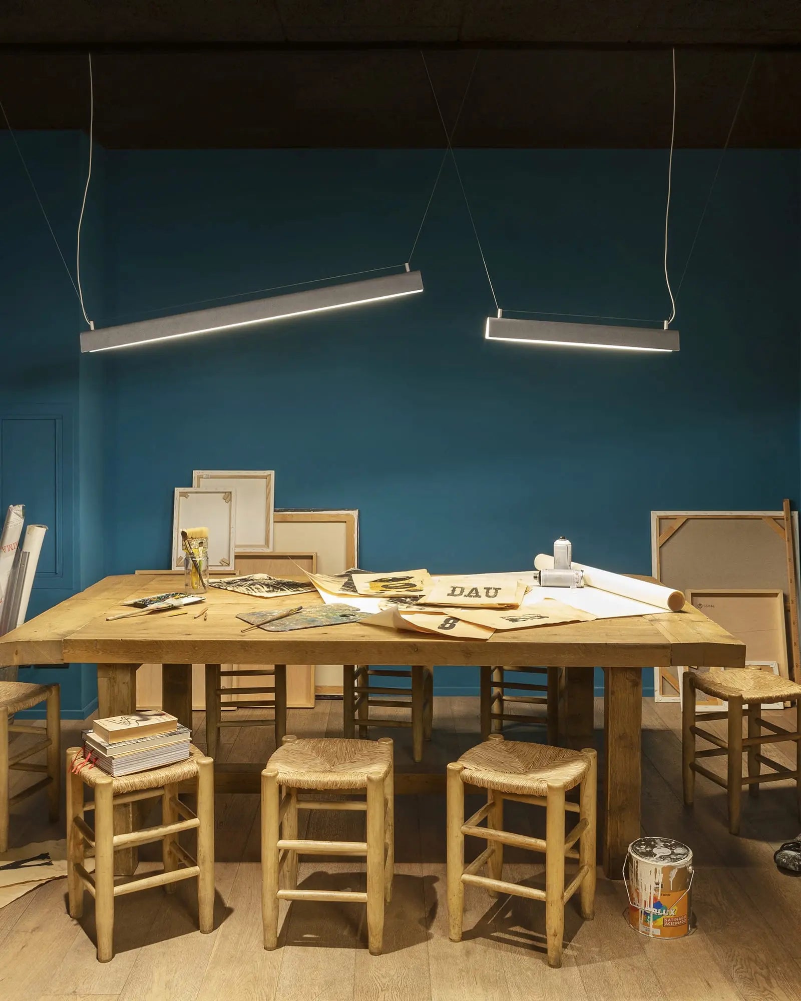 Gada Pendant light by Estiluz Lighting above a table