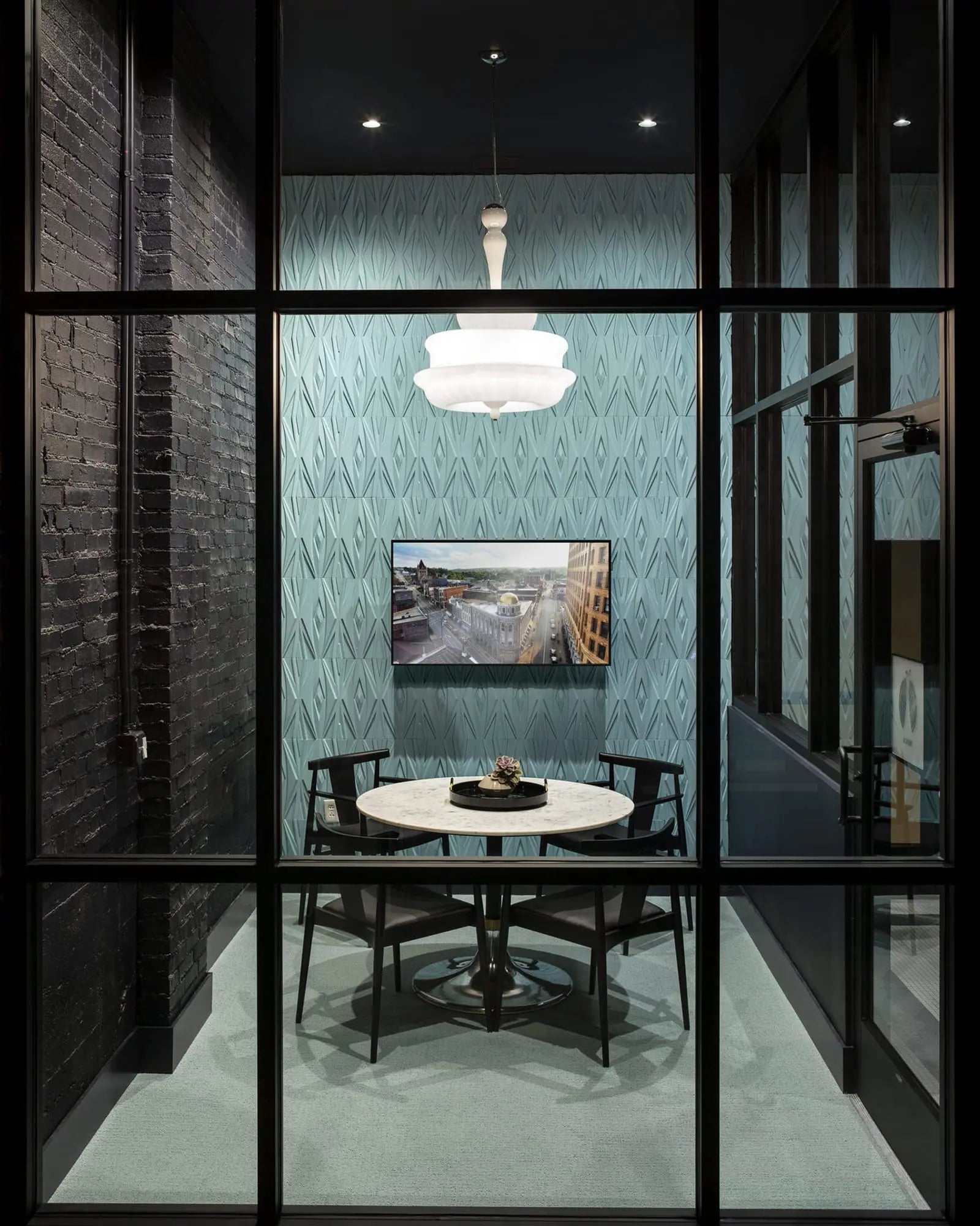 Novecento classic blown Murano glass pendant above a round table