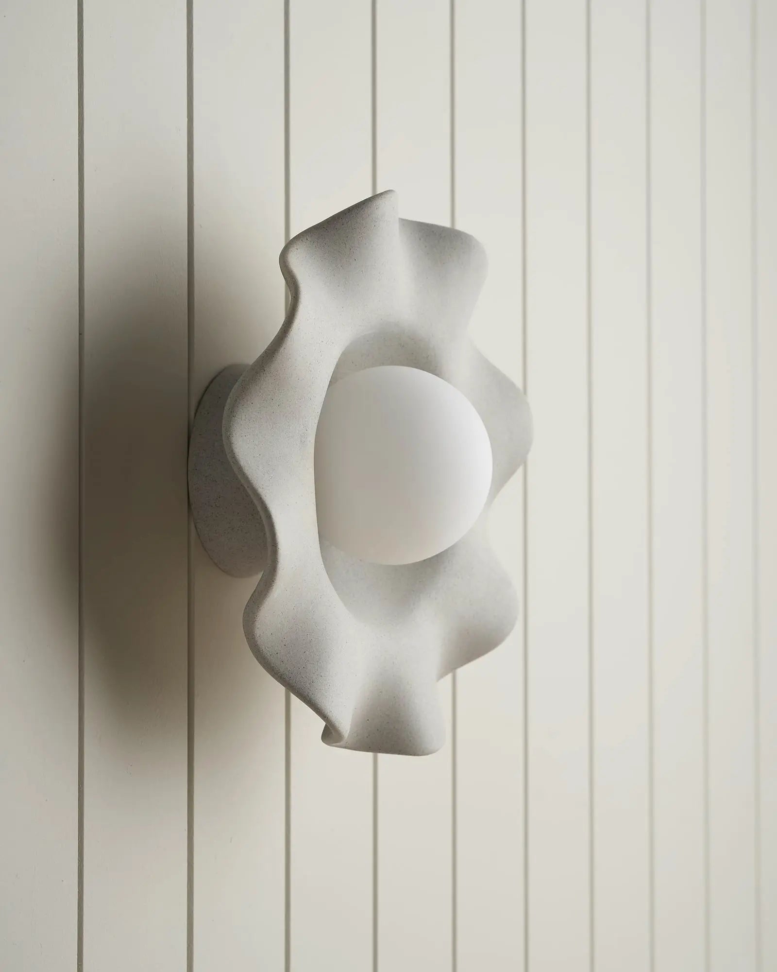 Pearl Ceramic wavy wall light 