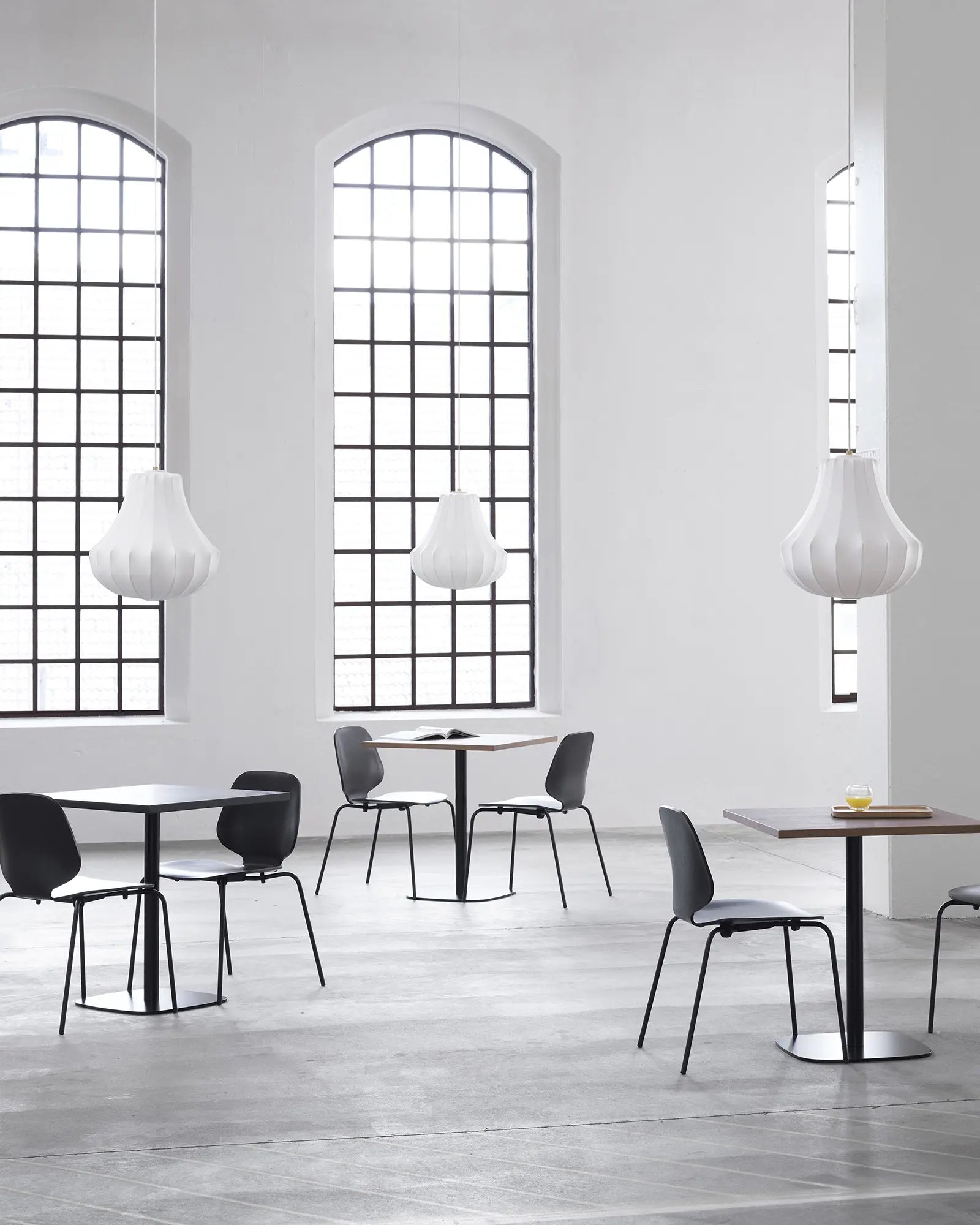 Phantom pendant light