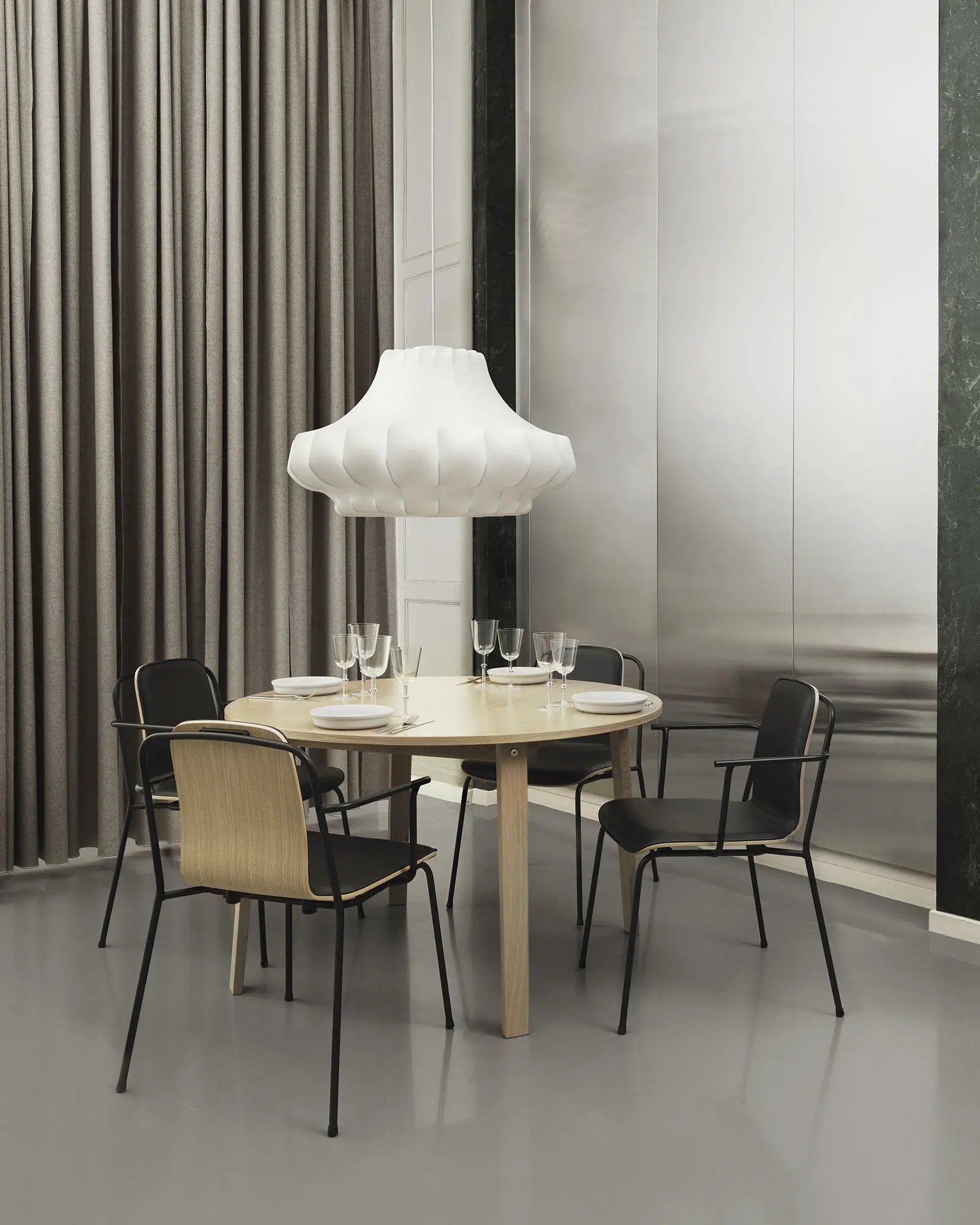 Phantom pendant light