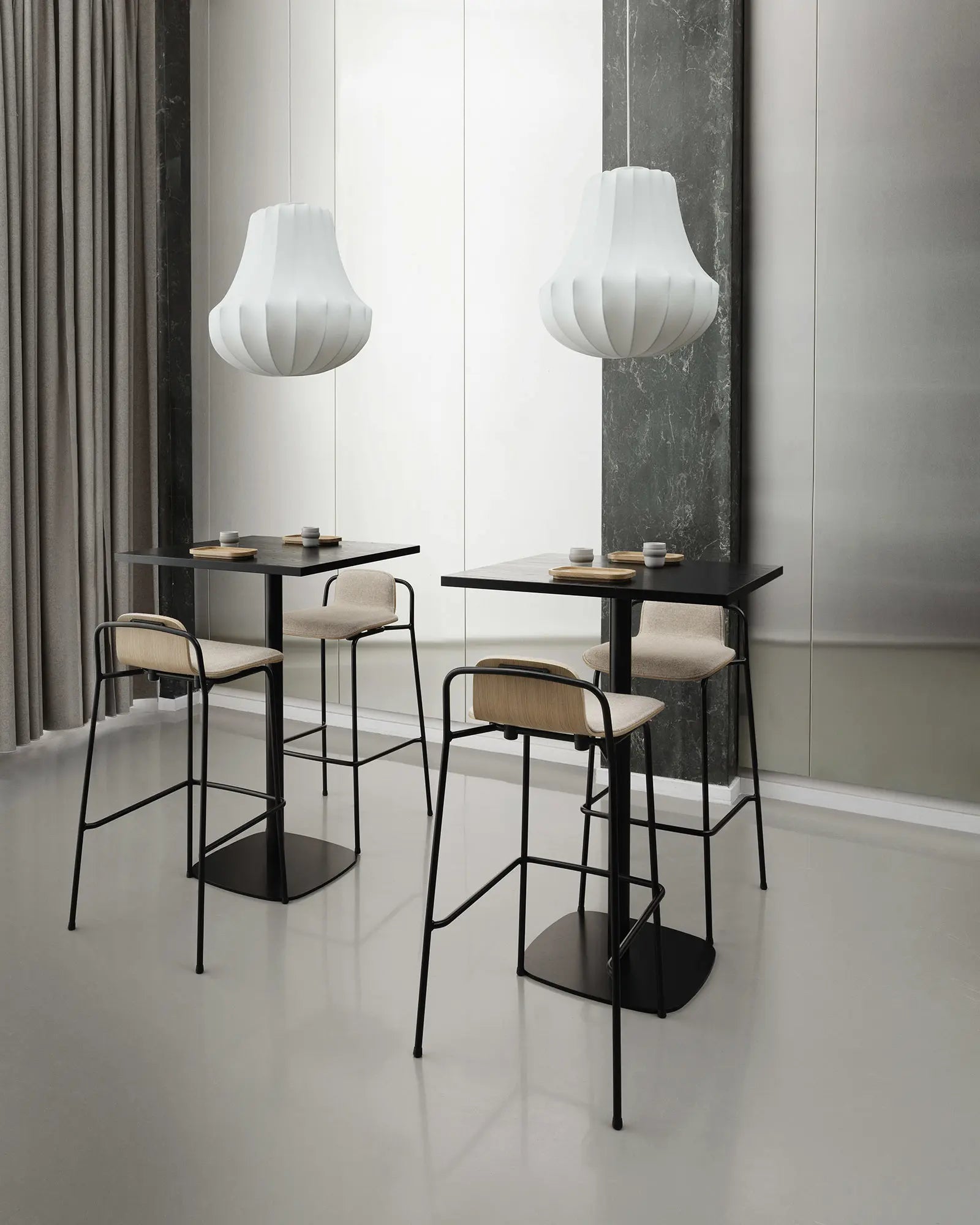 Phantom pendant light