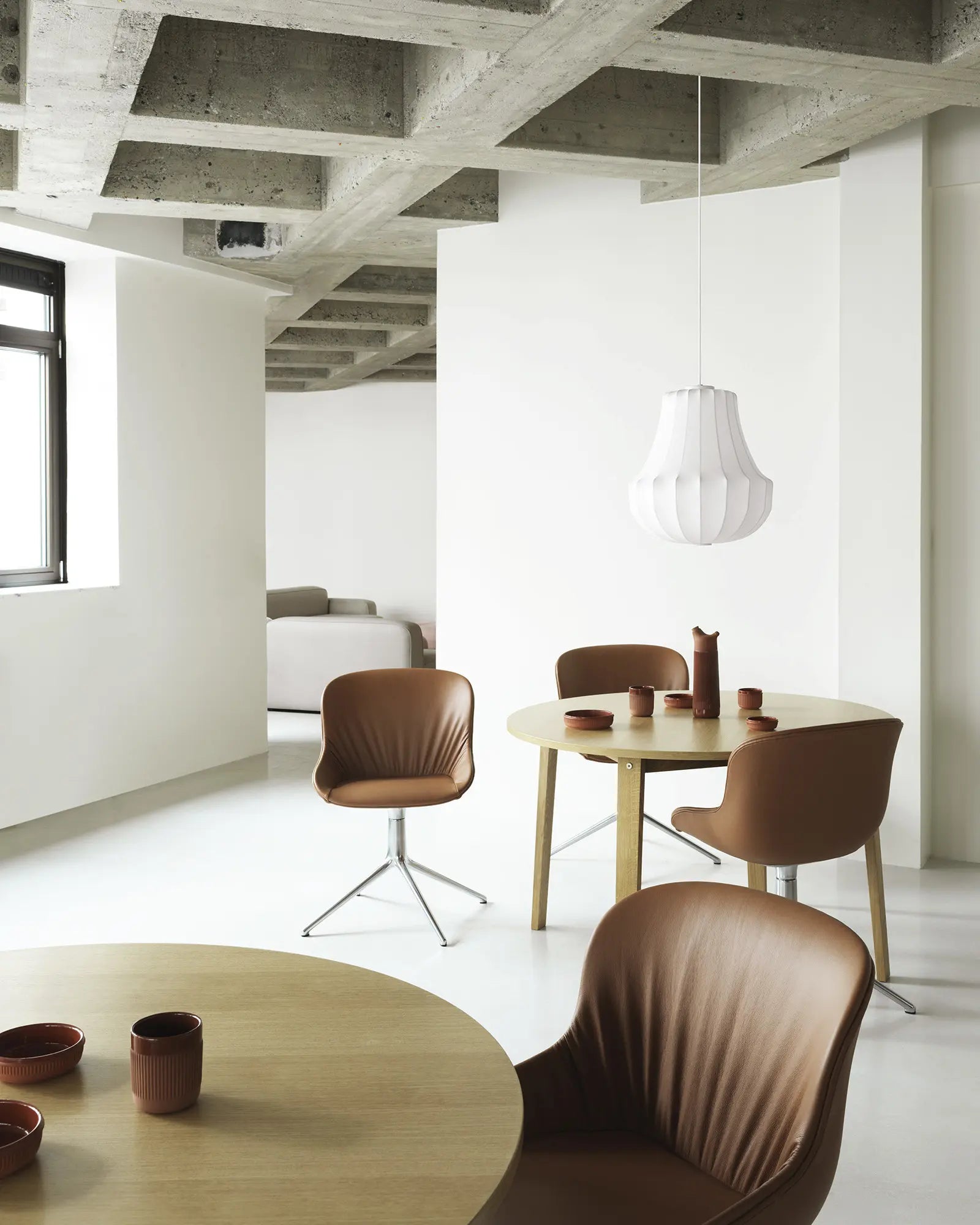 Phantom pendant light