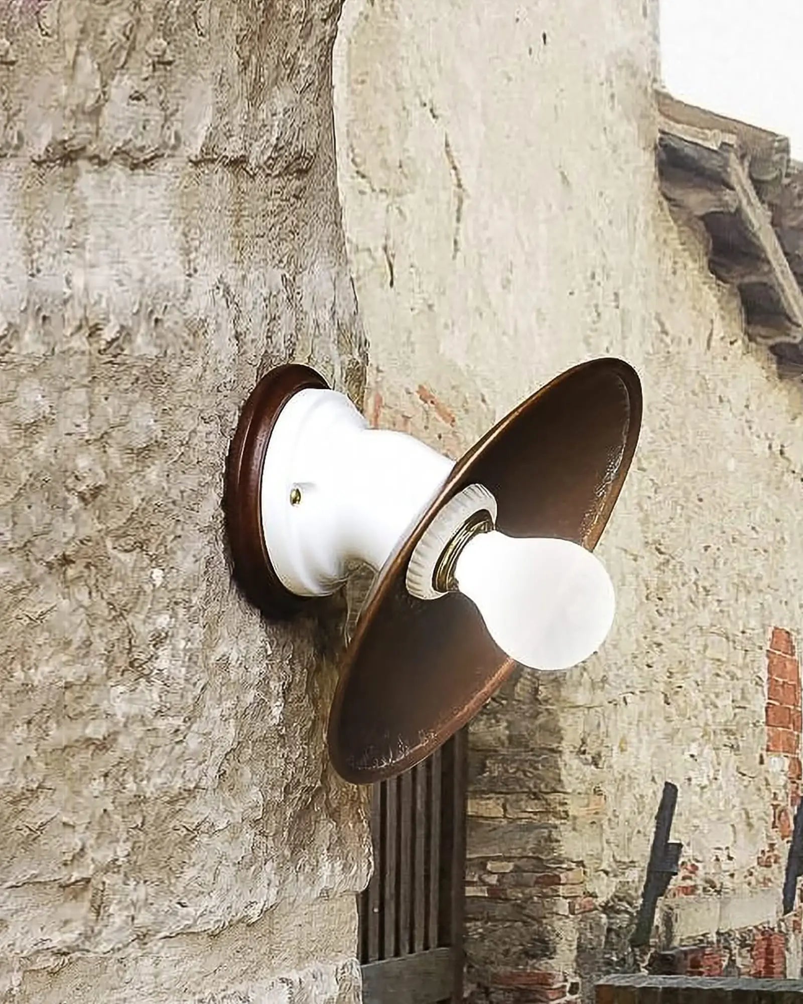 Polare industrial indoor wall light
