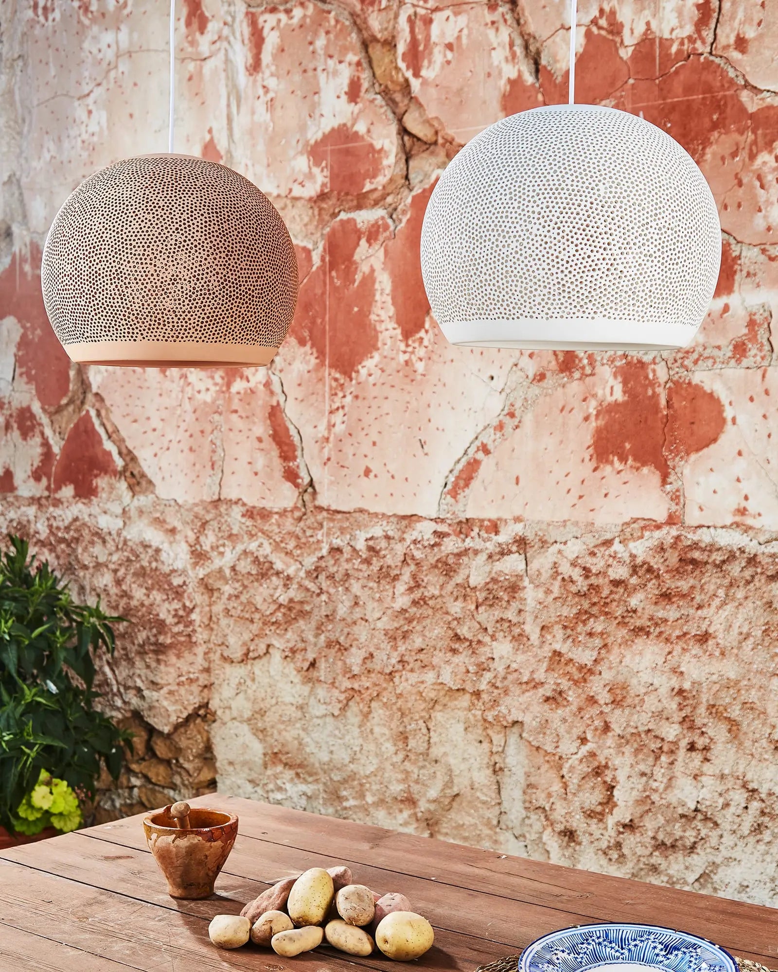 Sponge Up pendant light above a dining table