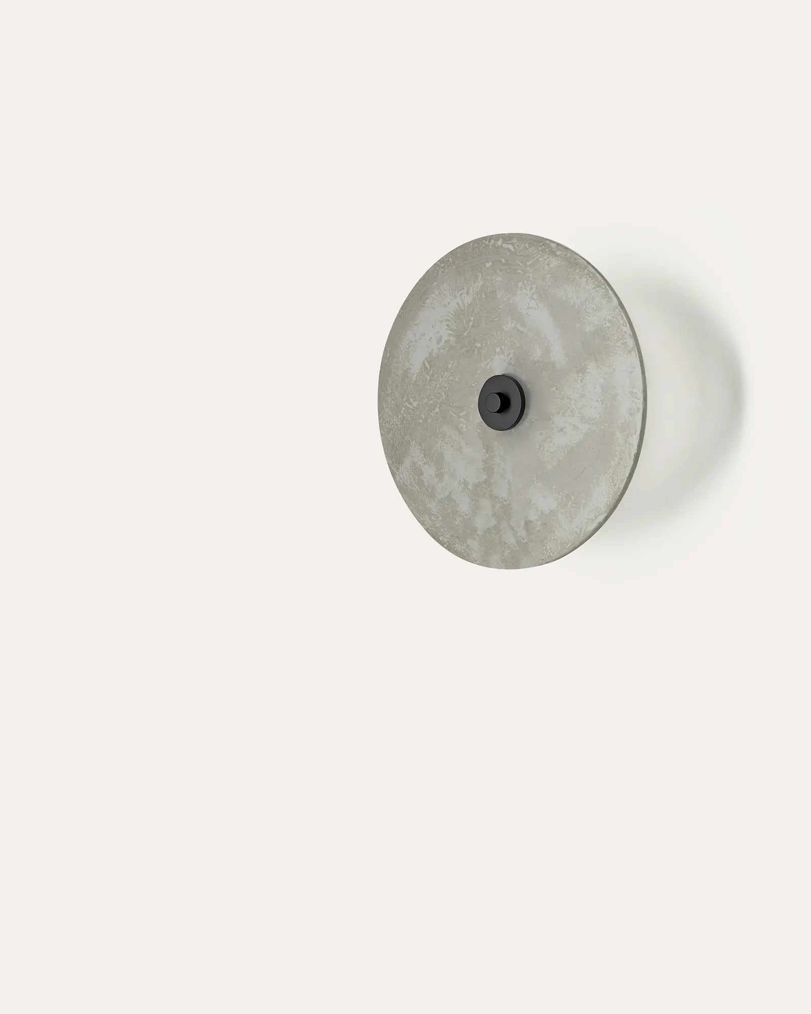 Sual minimali disc shade wall light in glass or alabaster
