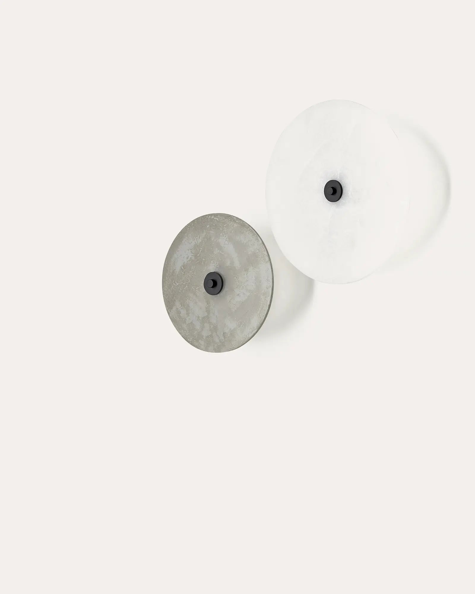 Sual minimali disc shade wall light in glass or alabaster