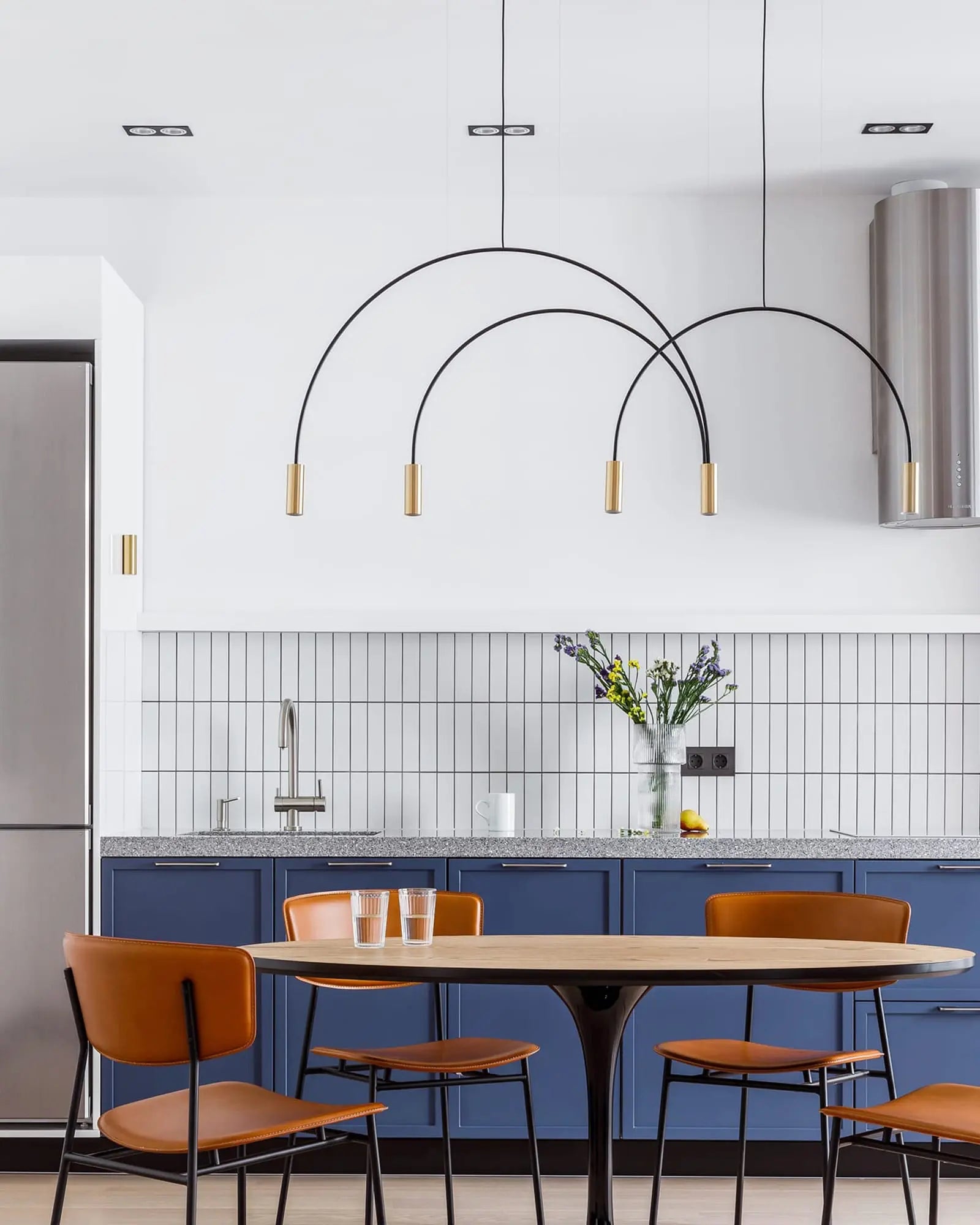 Volta Linear pendant light by Estiluz Lighting above a round dining table