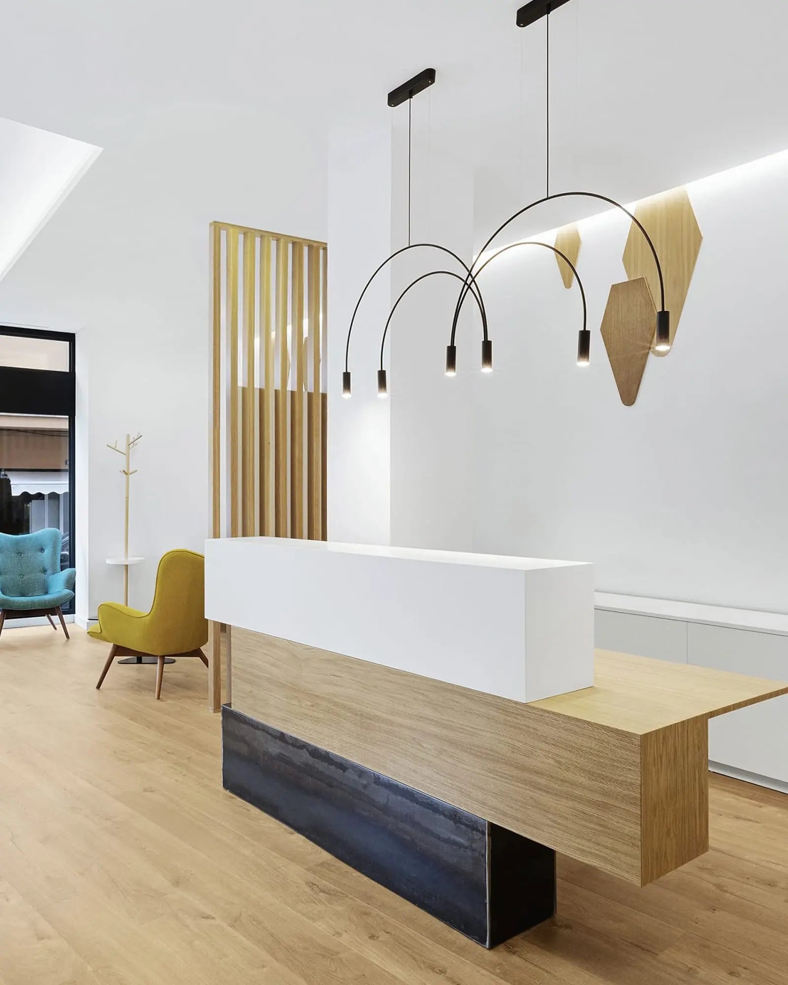 Volta Linear pendant light by Estiluz Lighting above a reception