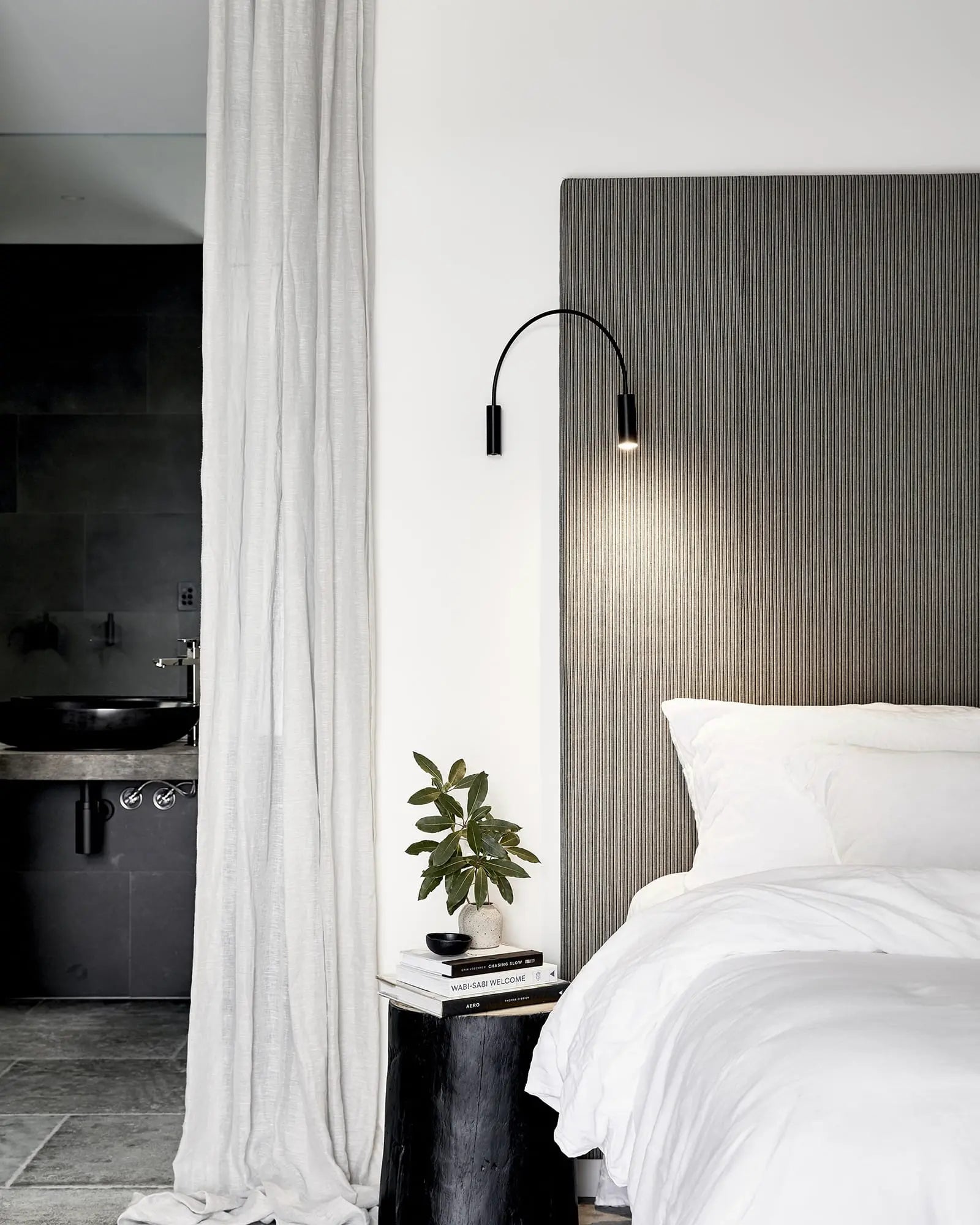 Volta wall light bed side