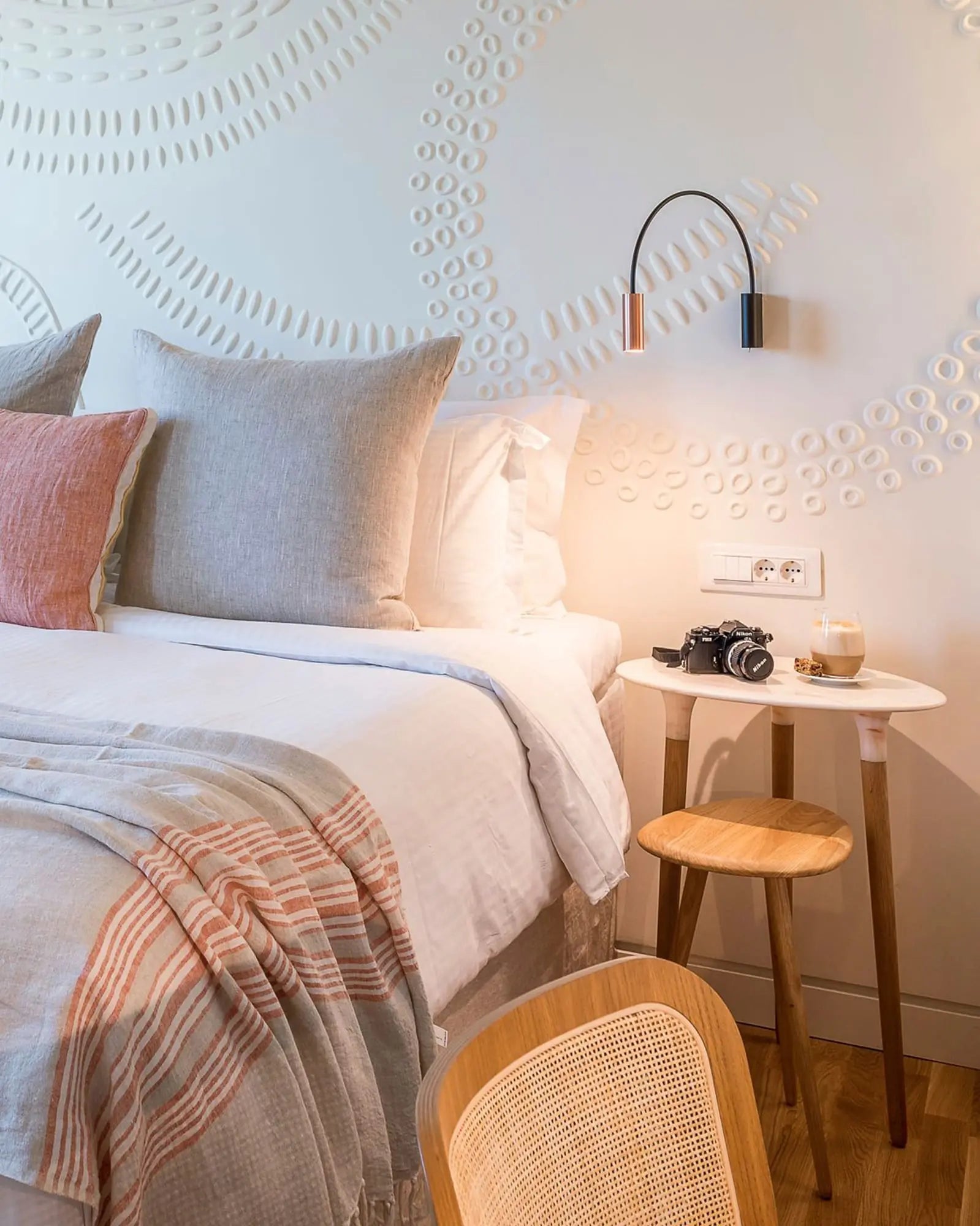 Volta wall light bed side