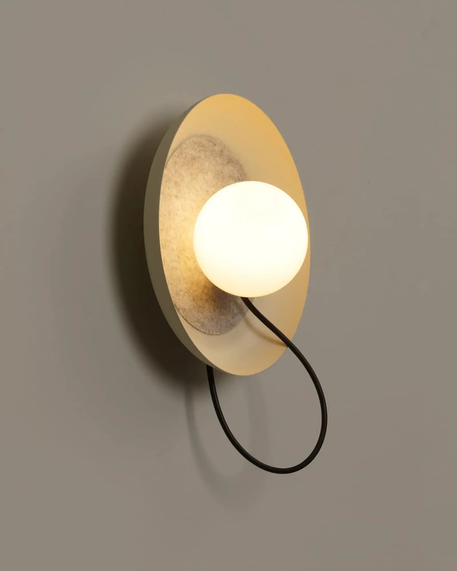 Wire wall light