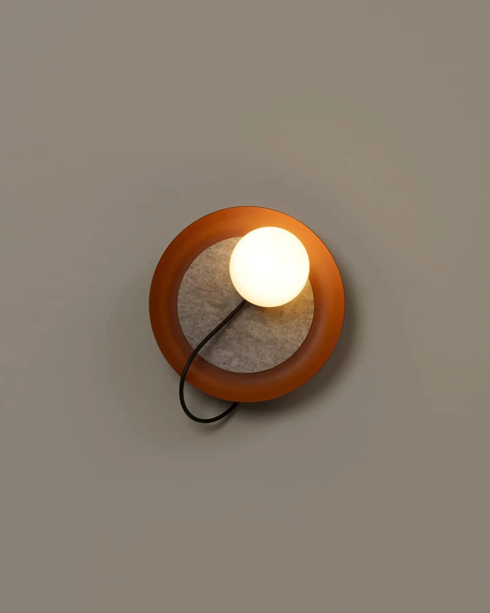 Wire wall light